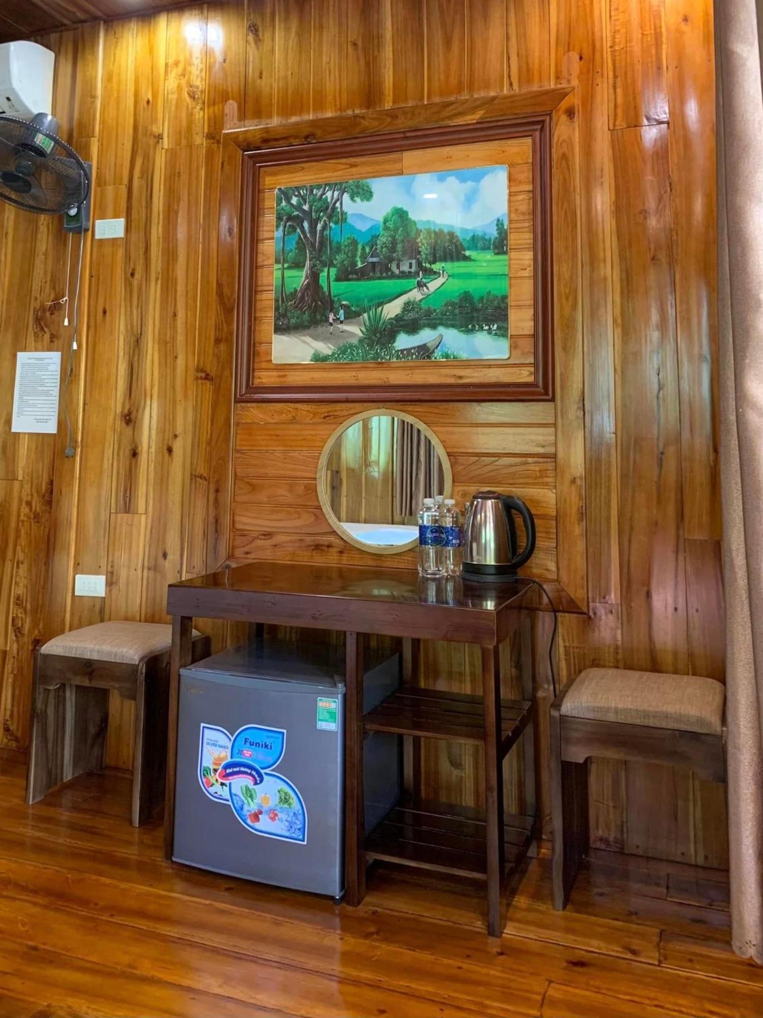Lodge Hang Lan