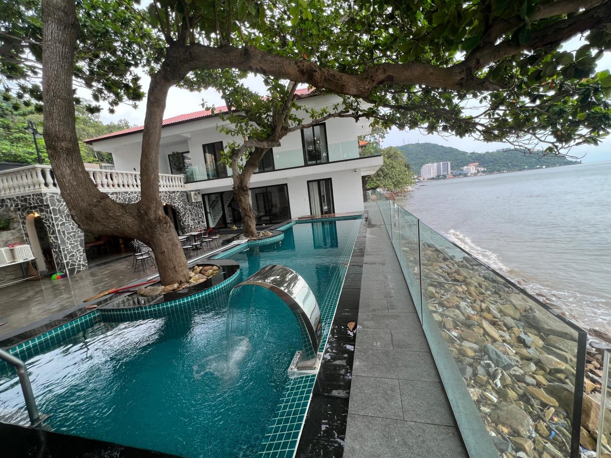 Rio's Home11 *