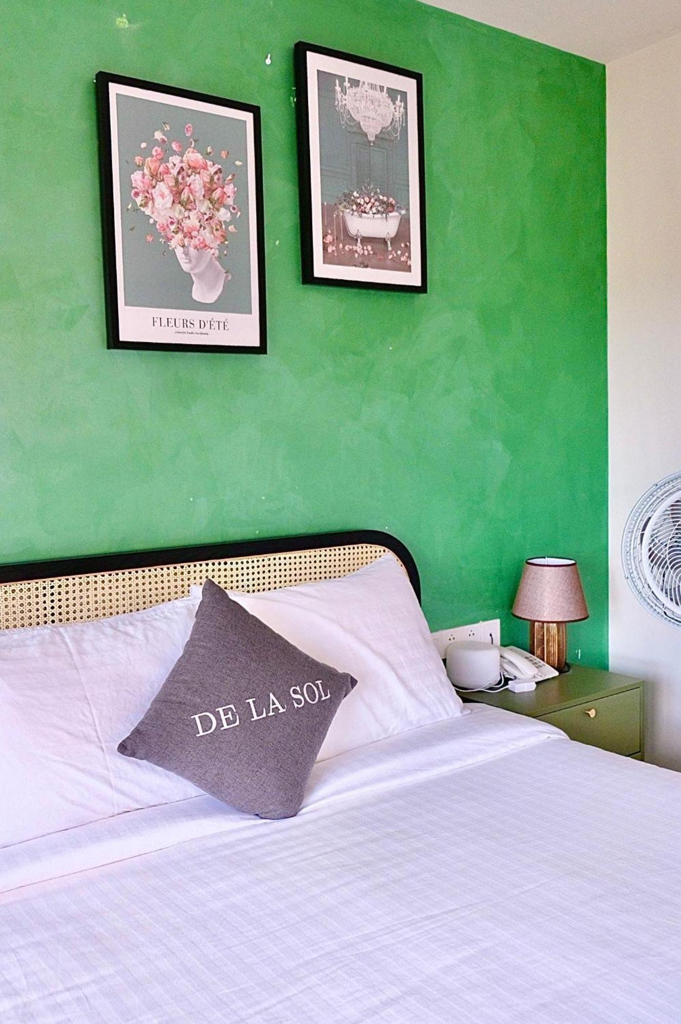 Hotel De La Sol 3*