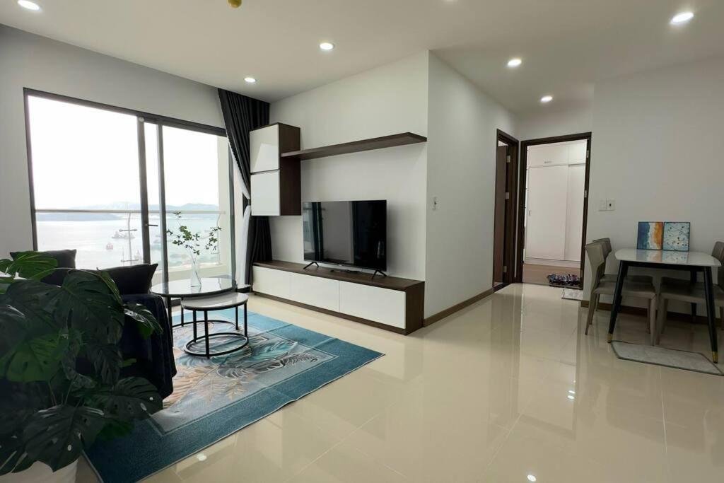 Bedroom Bliss With Breathtaking Views-can Ho 2 Pn Tang Cao, Nhin Thang Ra Bien. *
