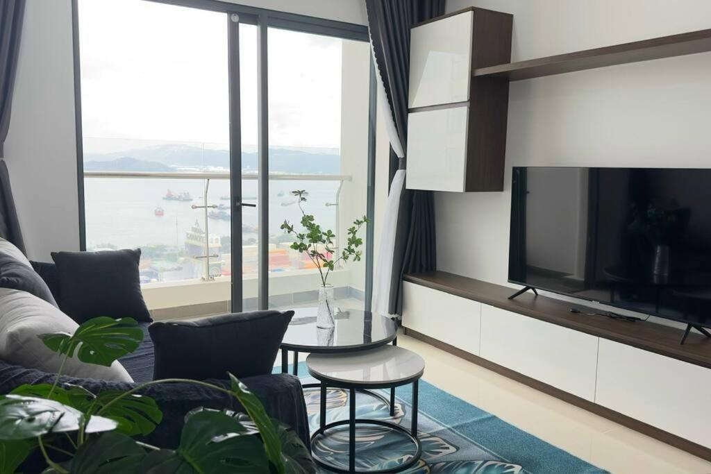 Bedroom Bliss With Breathtaking Views-can Ho 2 Pn Tang Cao, Nhin Thang Ra Bien. *