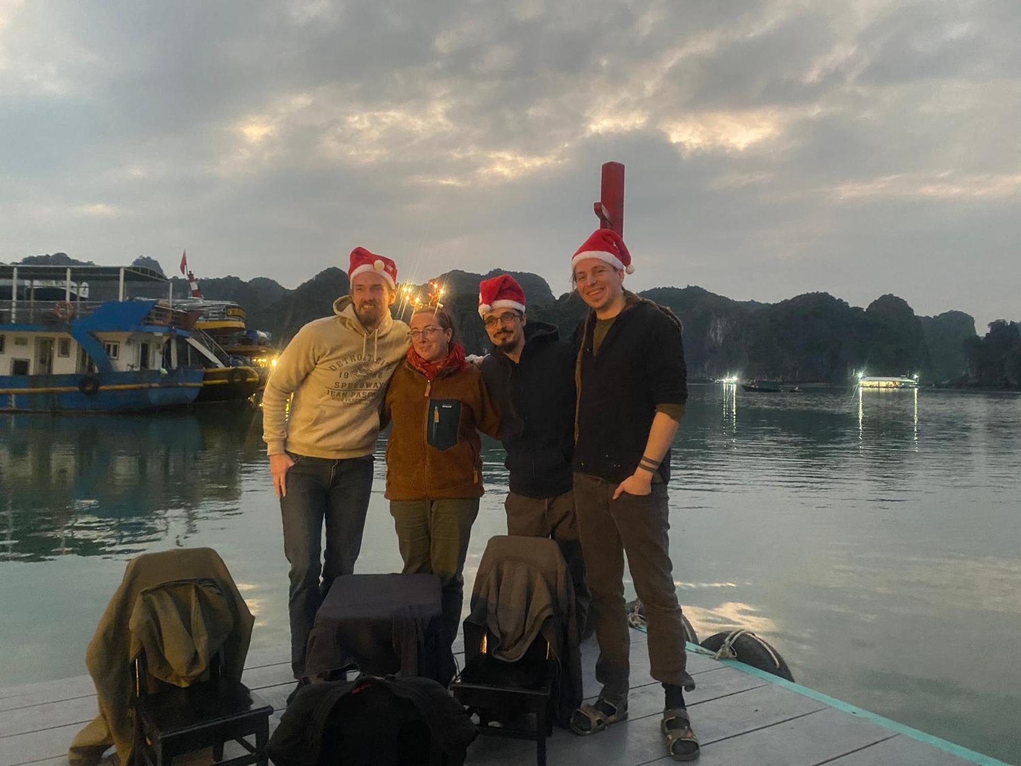 Eco Floating Farm Cai Beo Farm stay *