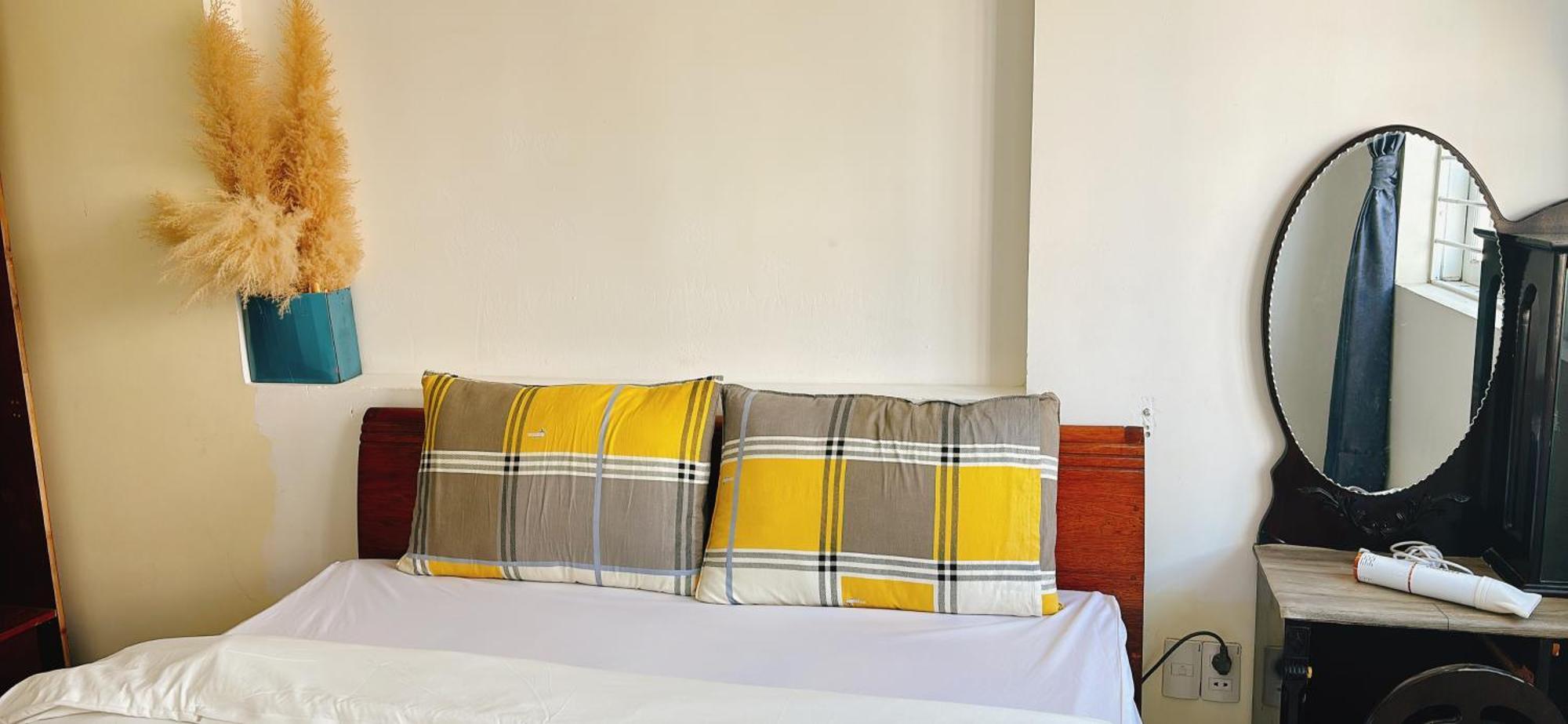 Romance Hotel *