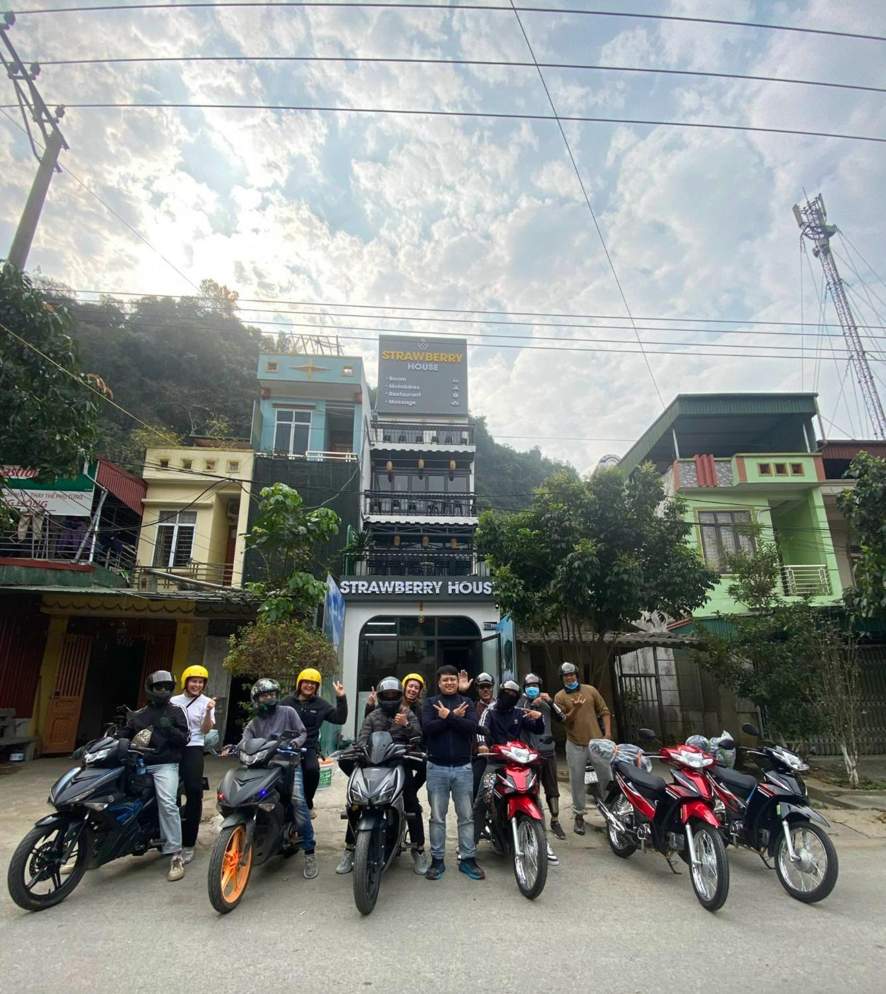 Bed & Breakfast Strawberry House , Tour & Motorbikes Rentel *