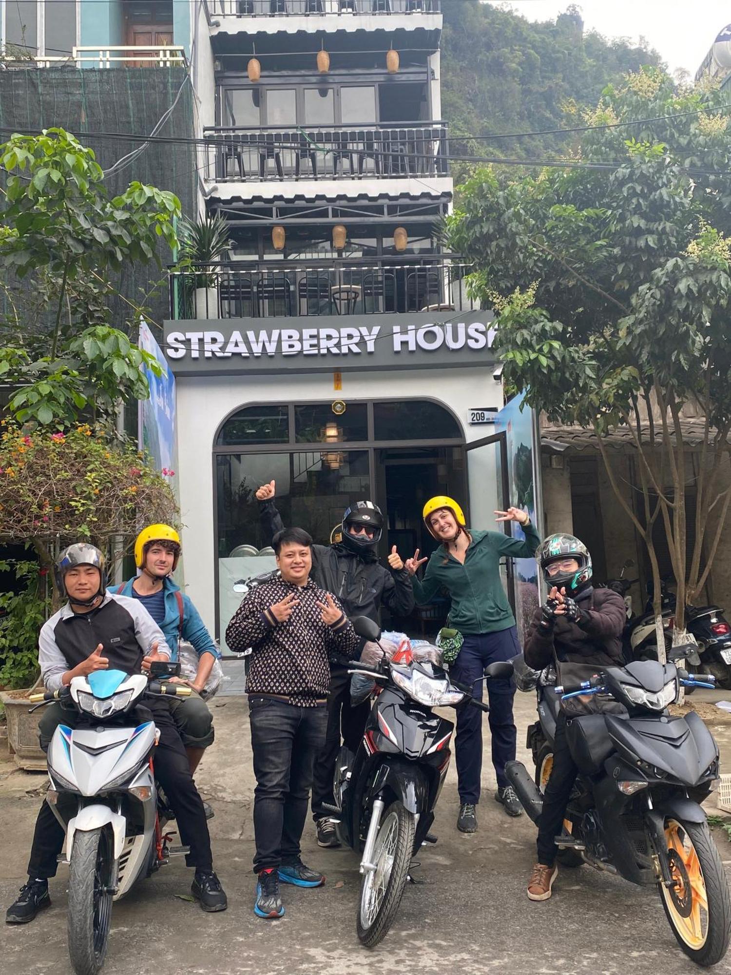 Strawberry House , Tour & Motorbikes Rentel Bed & Breakfast *