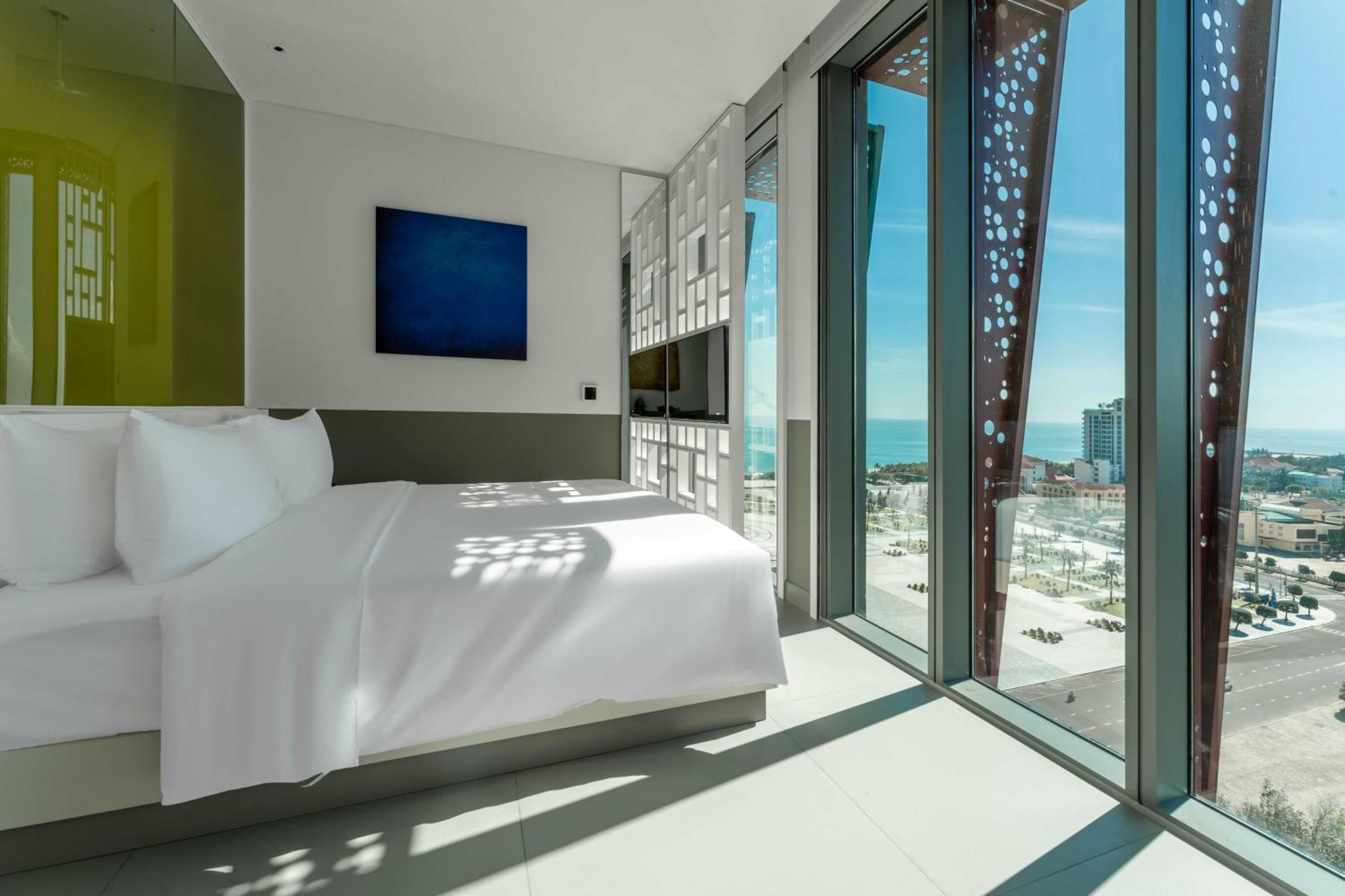 Wink - 24hrs & Rooftop Pool Bar Khách sạn 4*