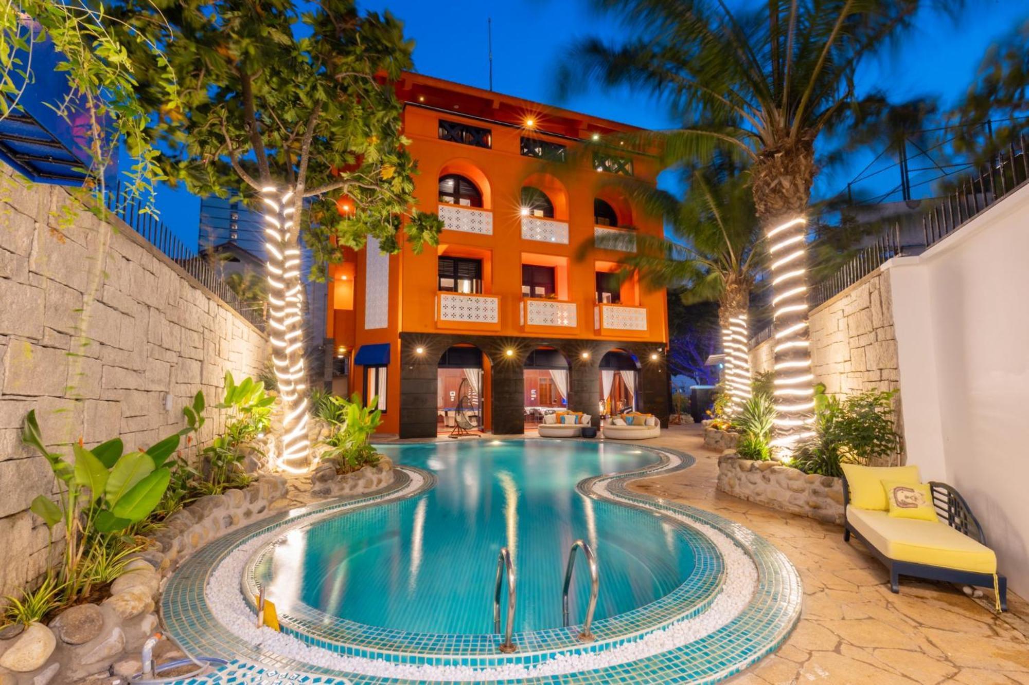 Orangeblue Near Pool Free Vietnam *
