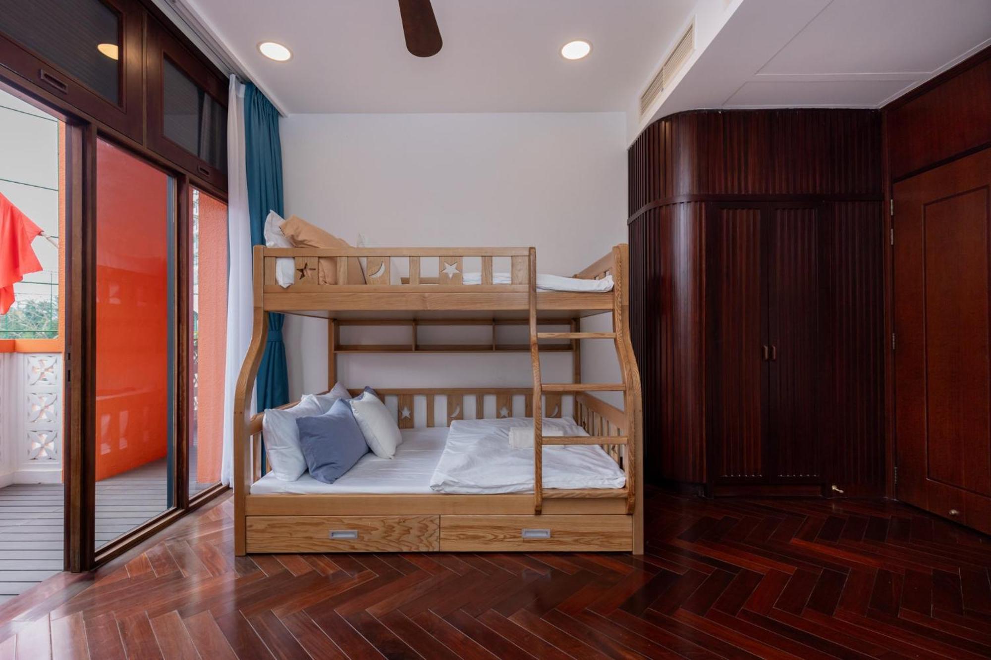 Orangeblue Near Pool Free Vietnam Villa