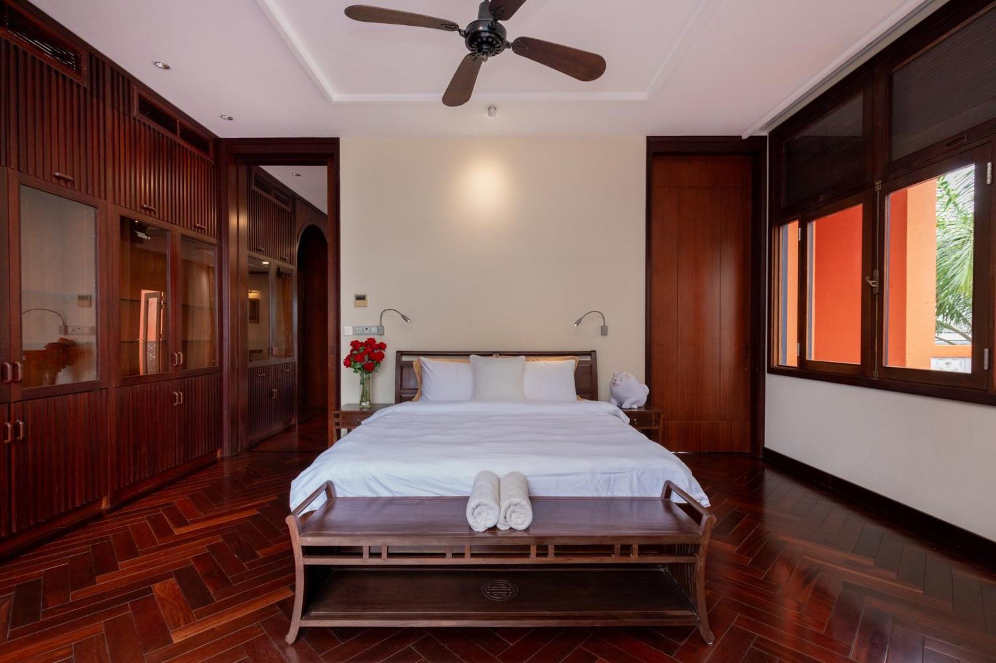 Orangeblue Near Pool Free Vietnam *