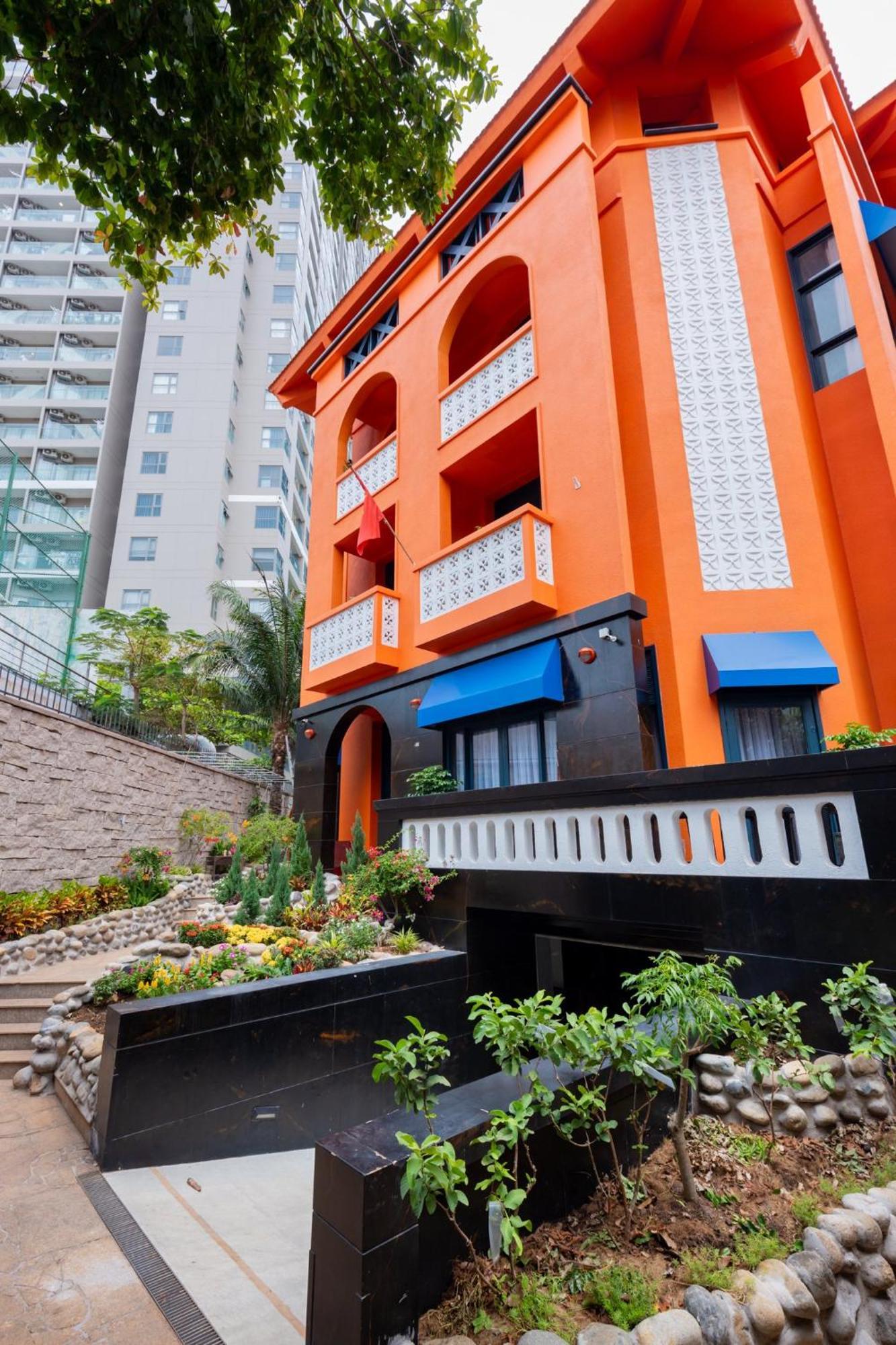 Orangeblue Near Pool Free Vietnam Villa Vung Tau