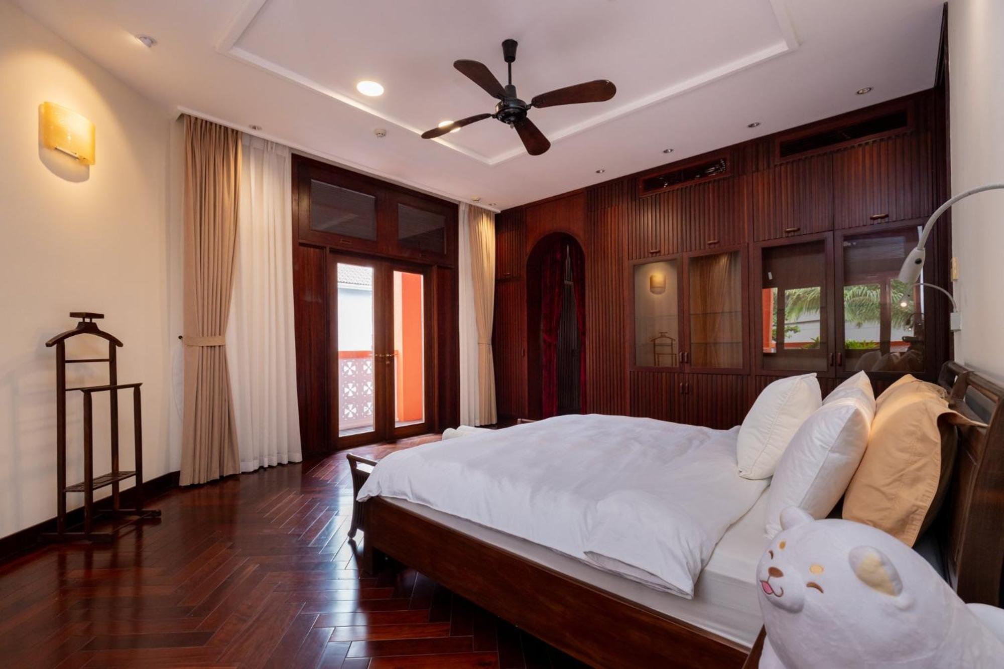 Orangeblue Near Pool Free Vietnam Vung Tau