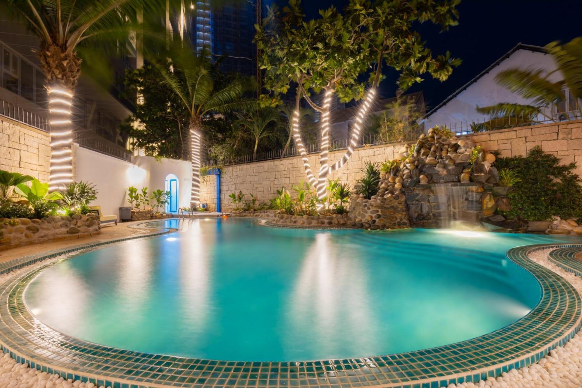 Orangeblue Near Pool Free Vietnam *