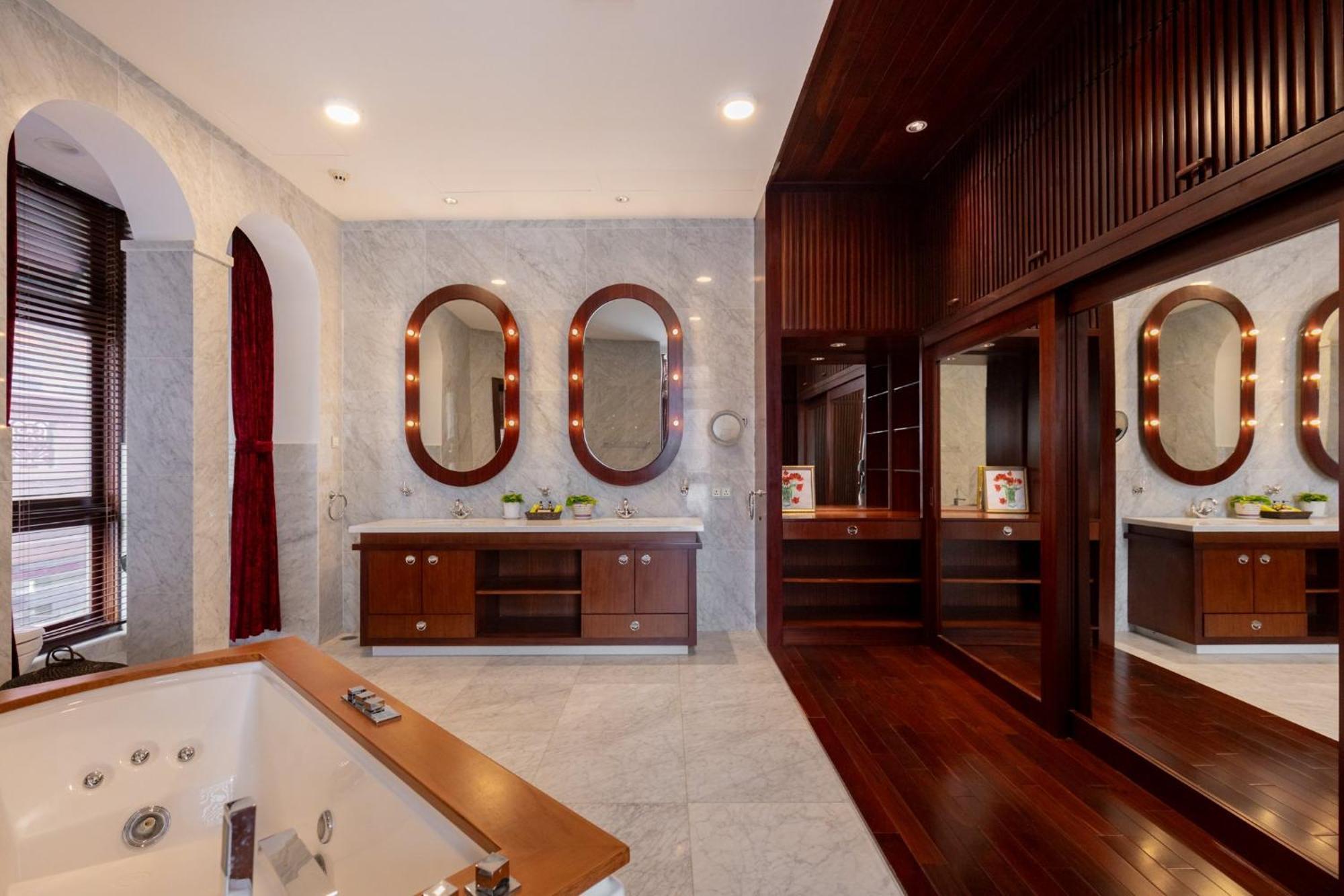 Orangeblue Near Pool Free Vietnam Villa Vung Tau