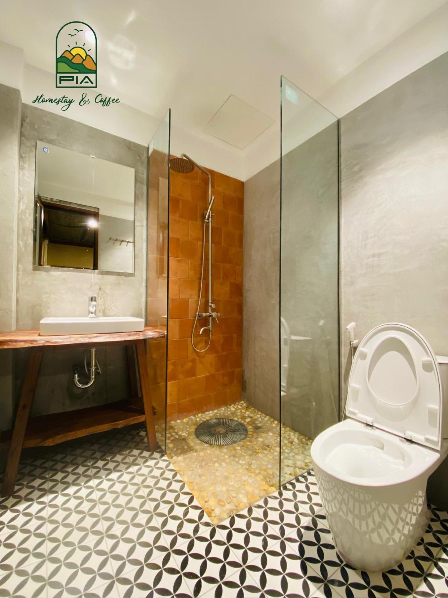 Pia - Tours & Motobike Homestay *
