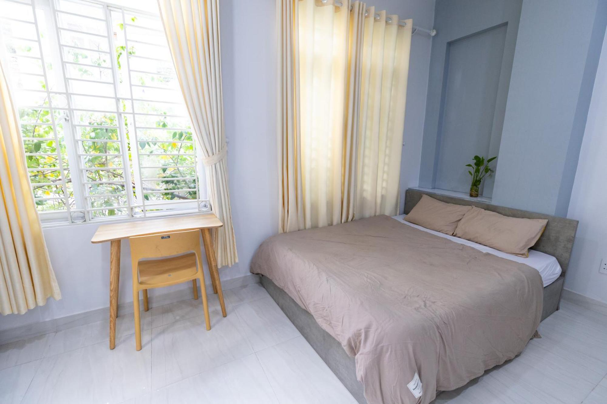 Apartment Sunny Big Window Near Airport *