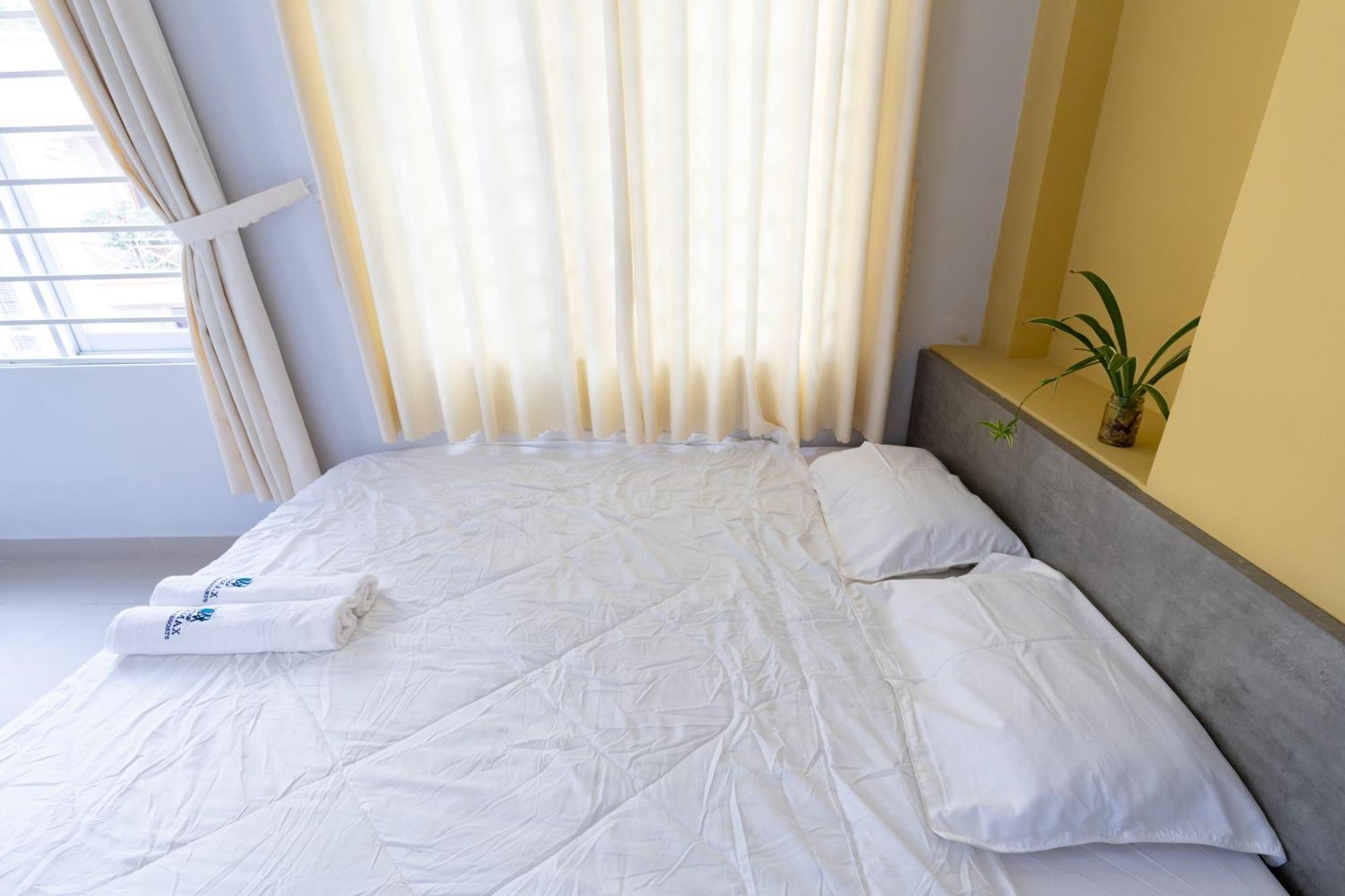 Apartment Sunny Big Window Near Airport Ho Chi Minh City