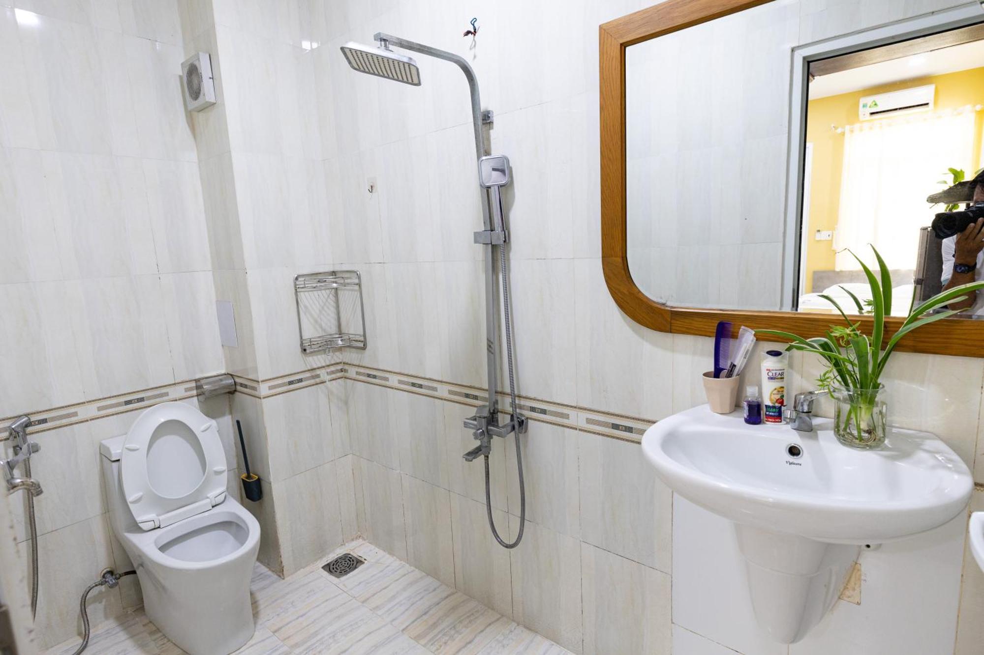 Apartment Sunny Big Window Near Airport Ho Chi Minh City