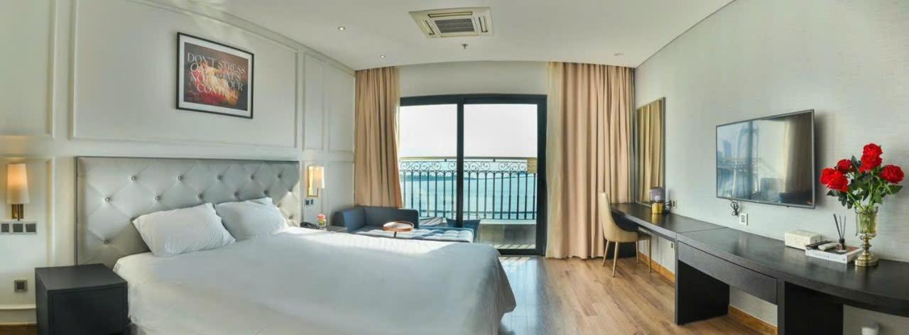 Golden With Sea View Hotel Da Nang
