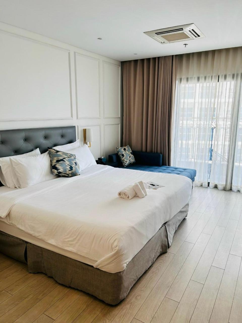 Golden With Sea View 5*