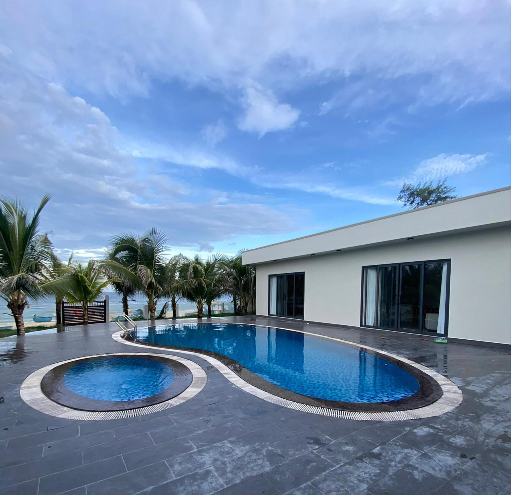 Lang Chai Beachfront Villa *