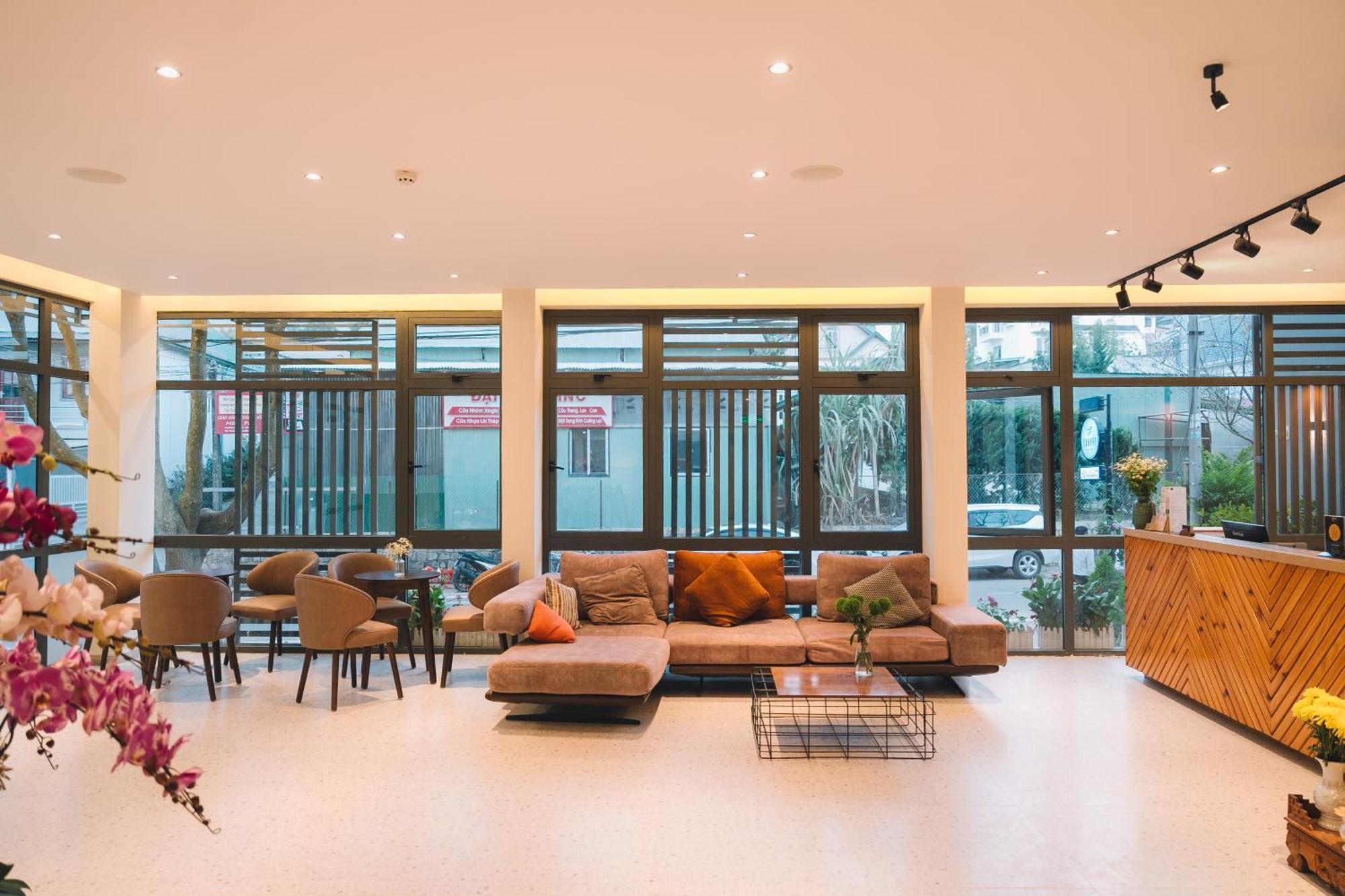 Canary Hotel