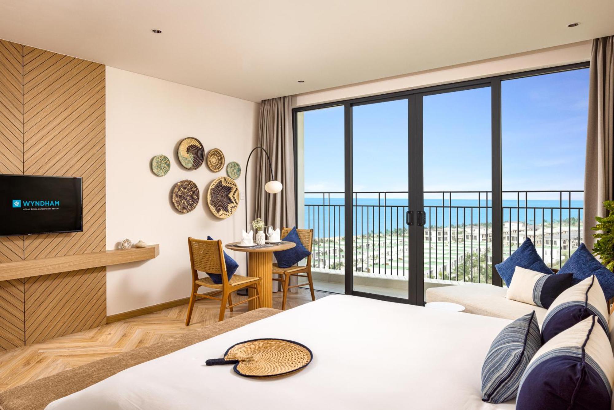 Wyndham Royal Beachfront & 5* Hoi An