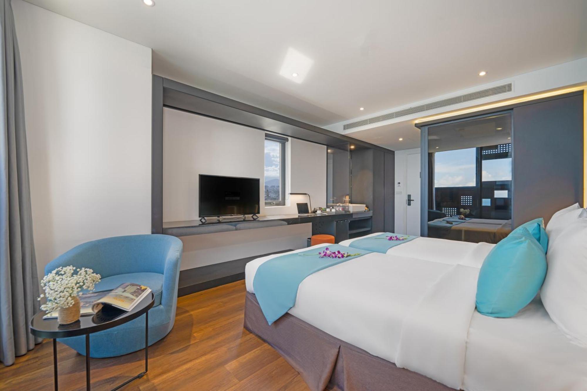 Hotel The Code &