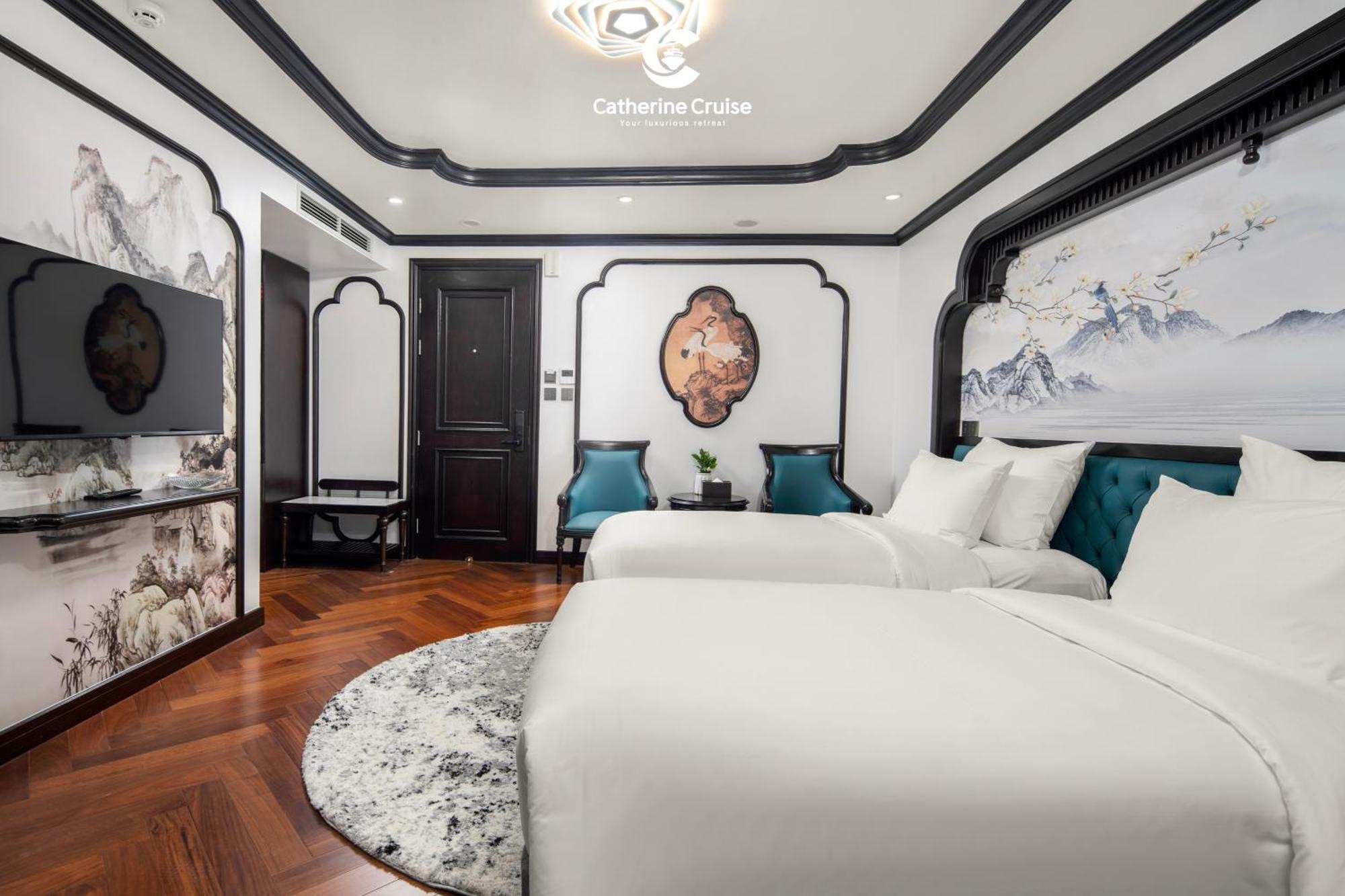 Catherine Cruises Bay