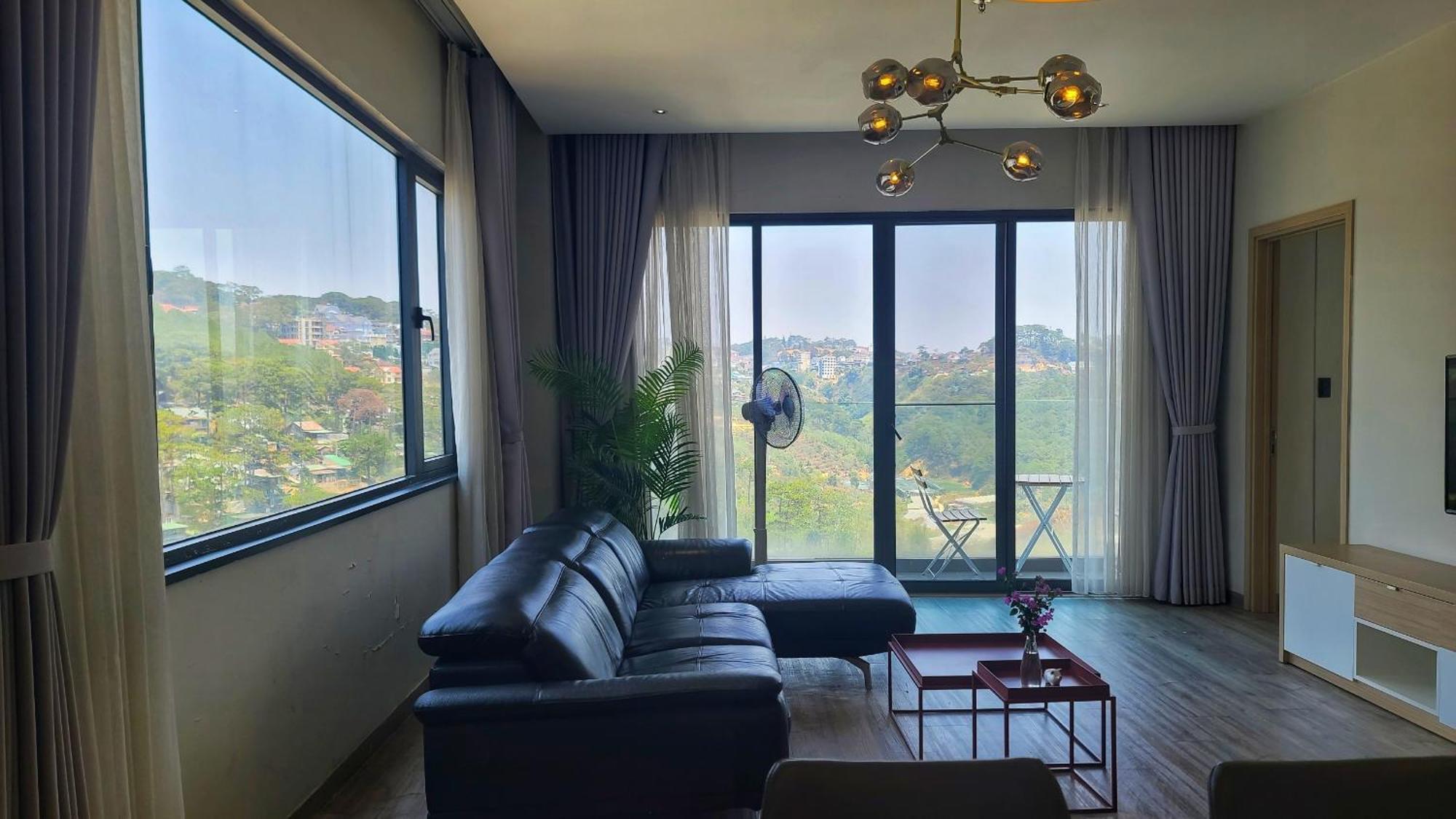 The Luxe Khách sạn