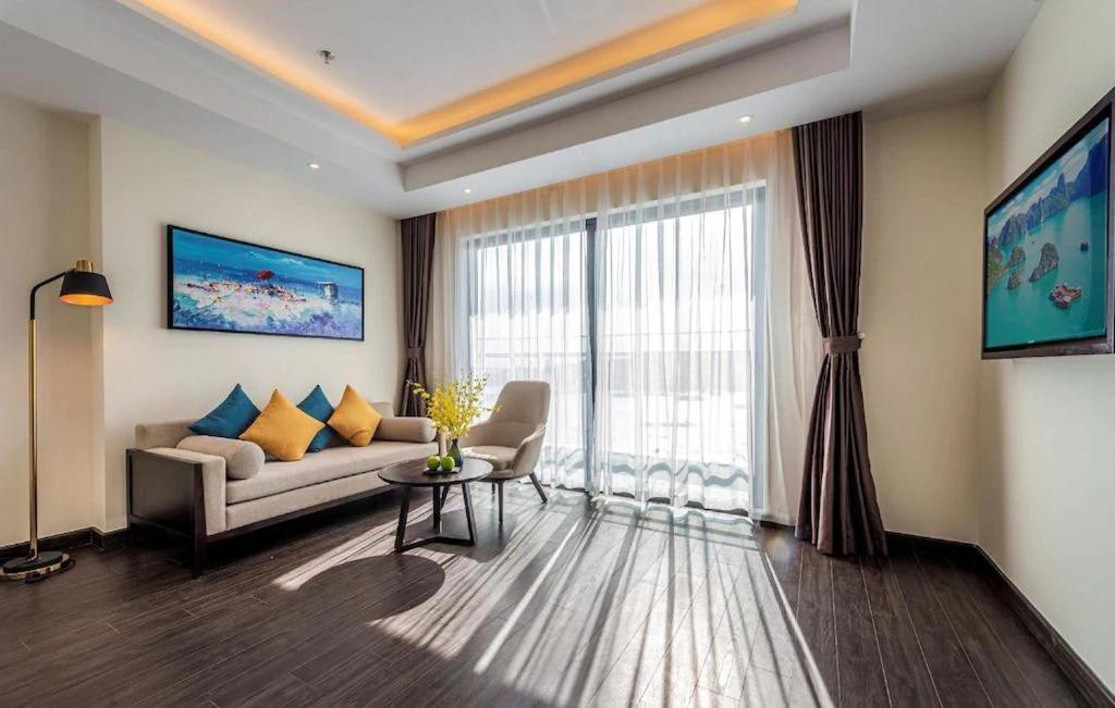 The 1108 Sapphire Apartment