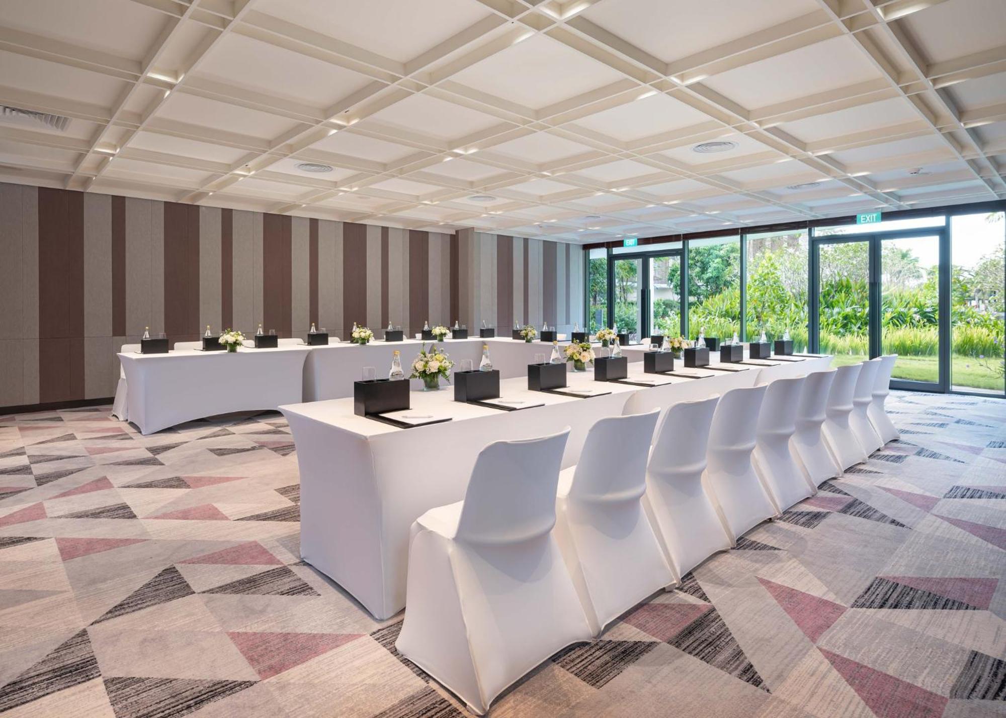 Crowne Plaza Starbay By Ihg 5* Phu Quoc