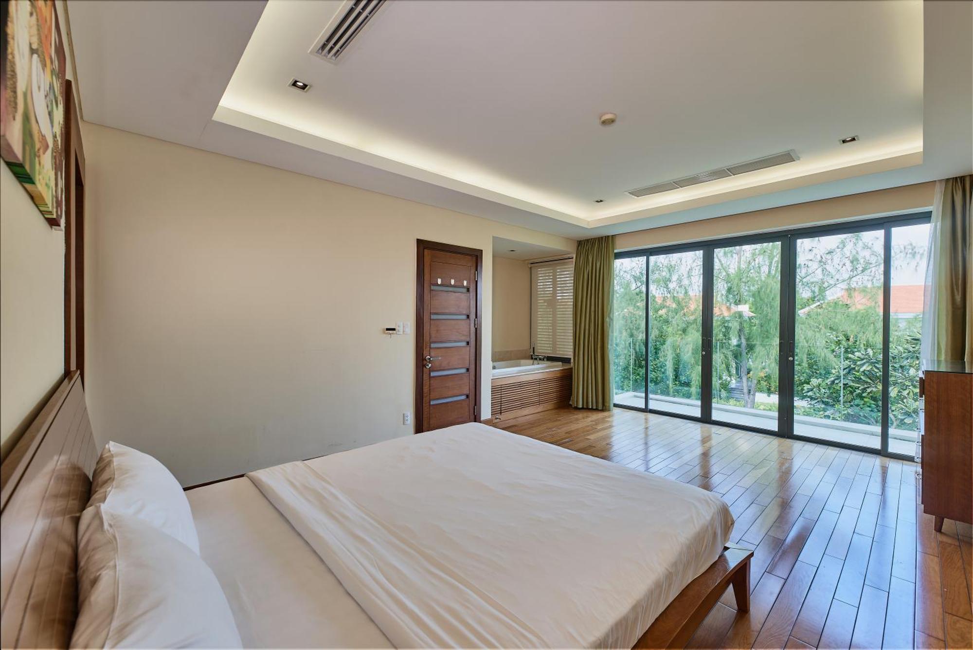 Luxury Pool Close To The Private Villa Da Nang