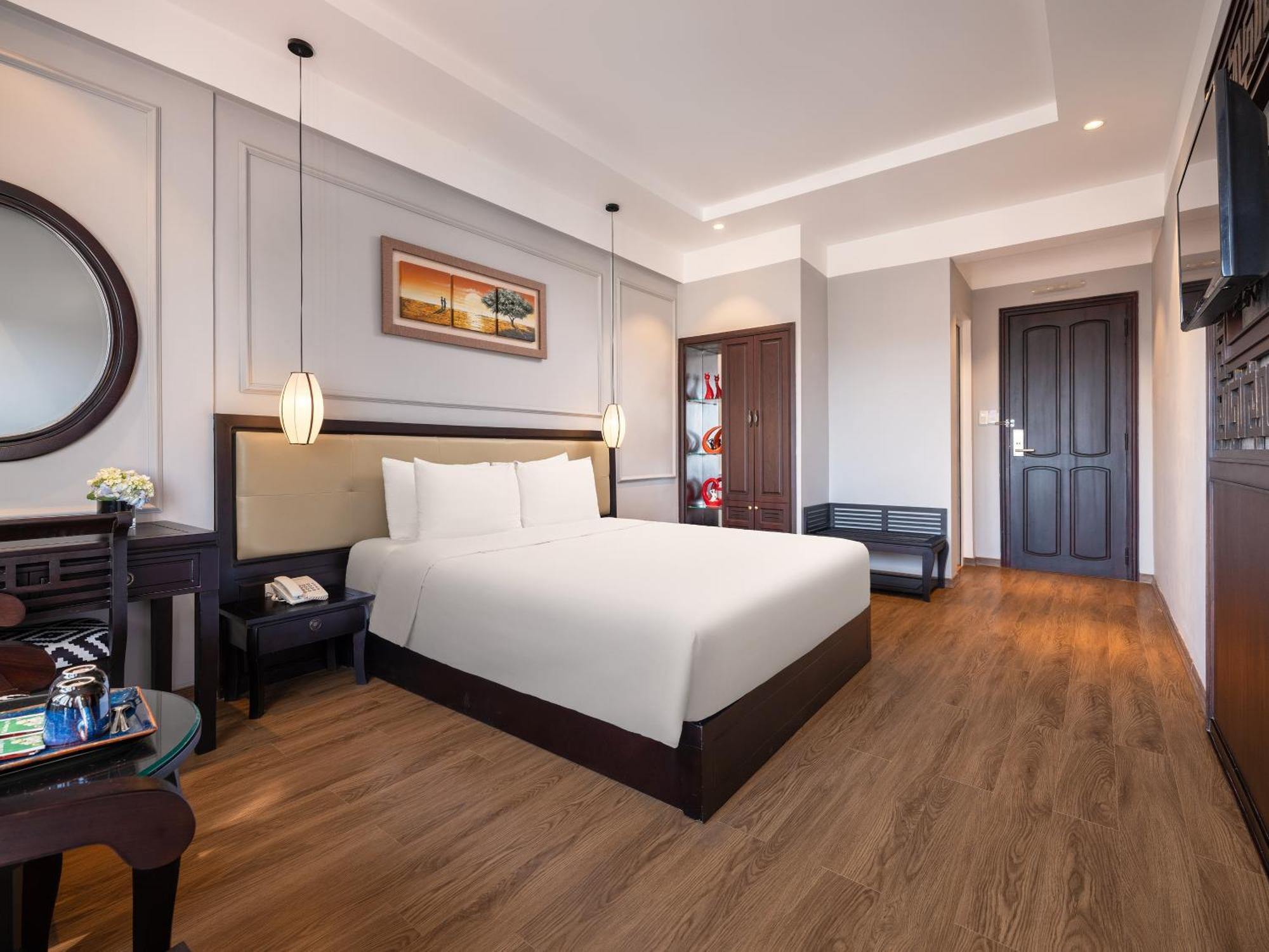 Serene Palace 3* Hue