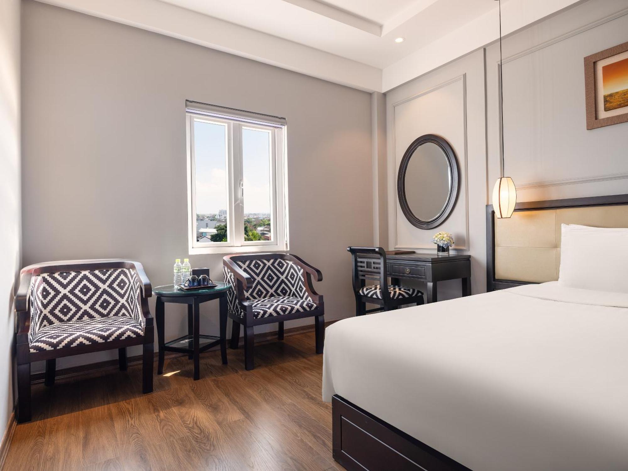 Serene Palace Hotel Hue