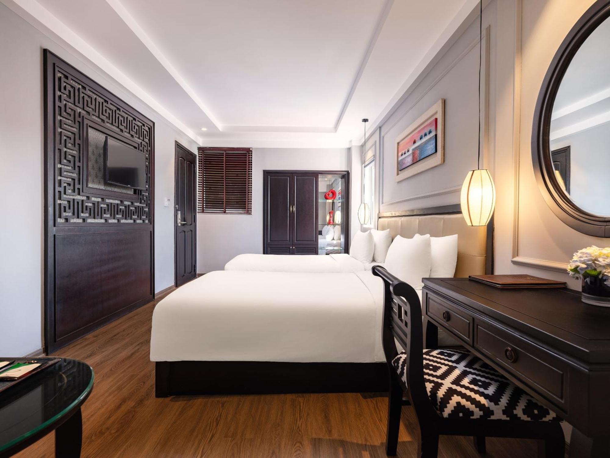Serene Palace Hotel