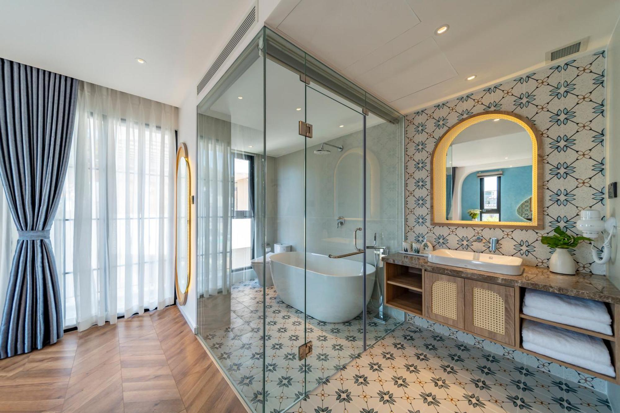 V Boutique - Complimentary Refreshments 4*