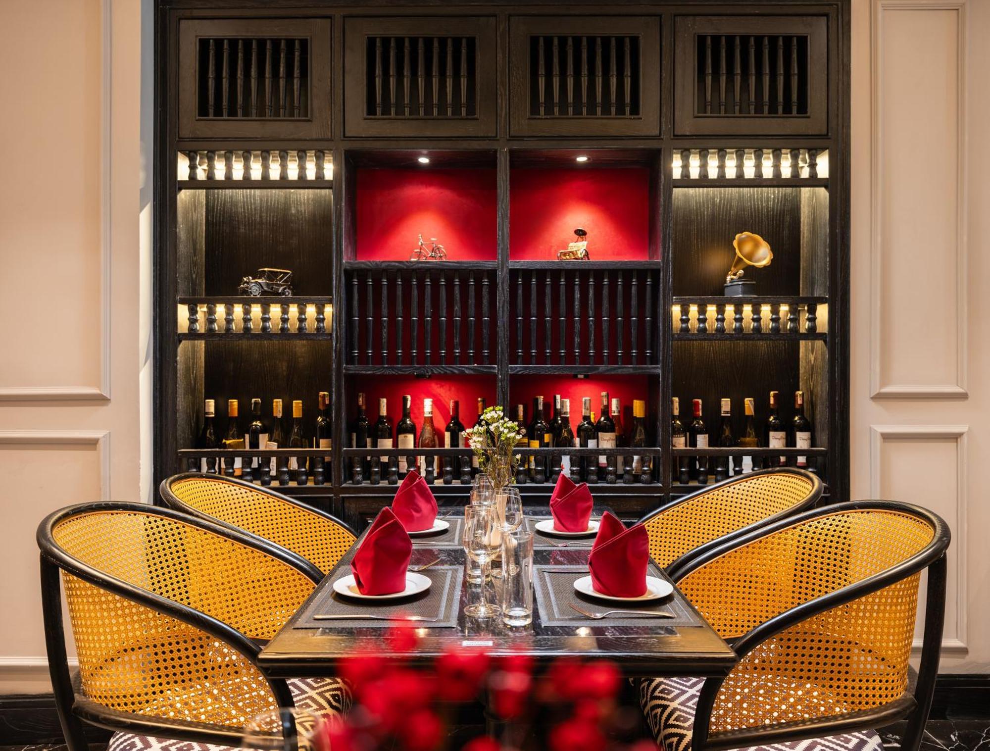 Serene Palace Hotel 3*