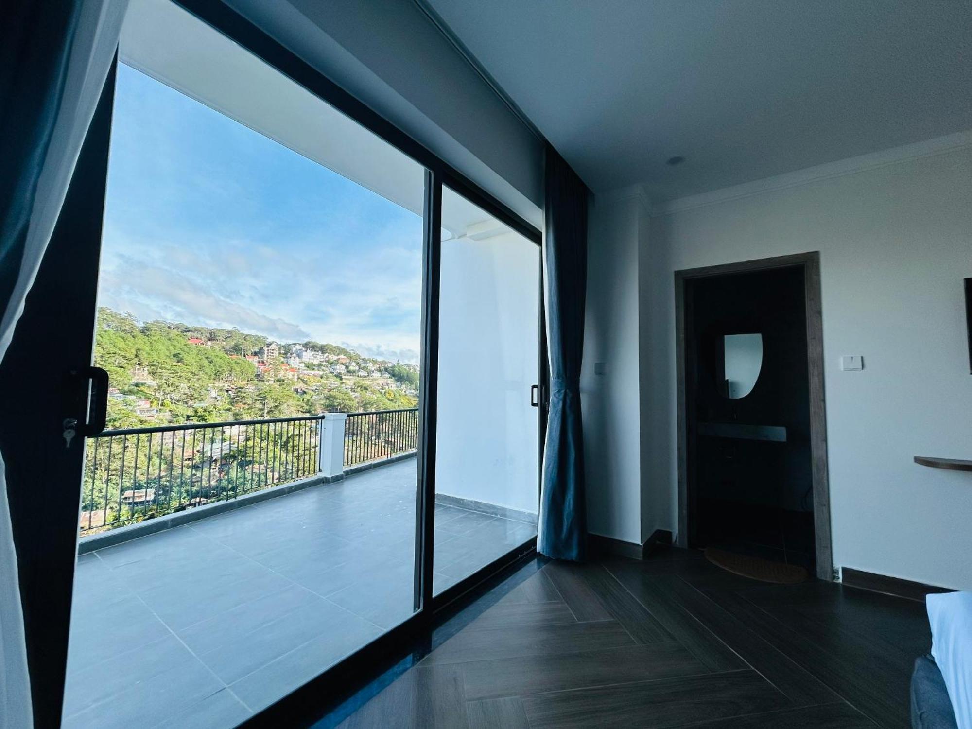 Hotel Memory - Valley View