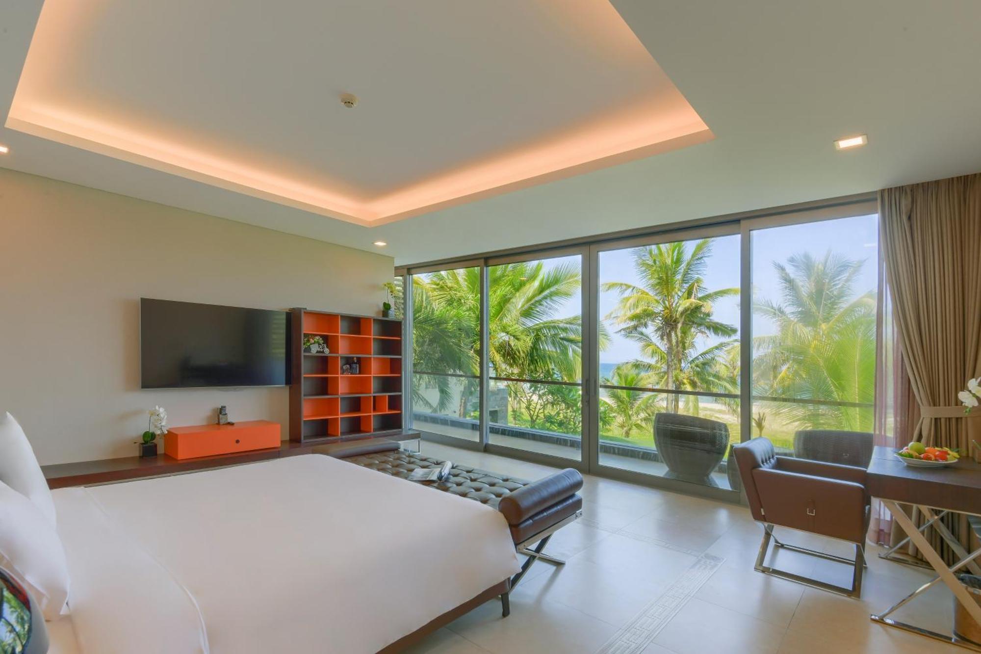 Ocean Pool Retreat In *