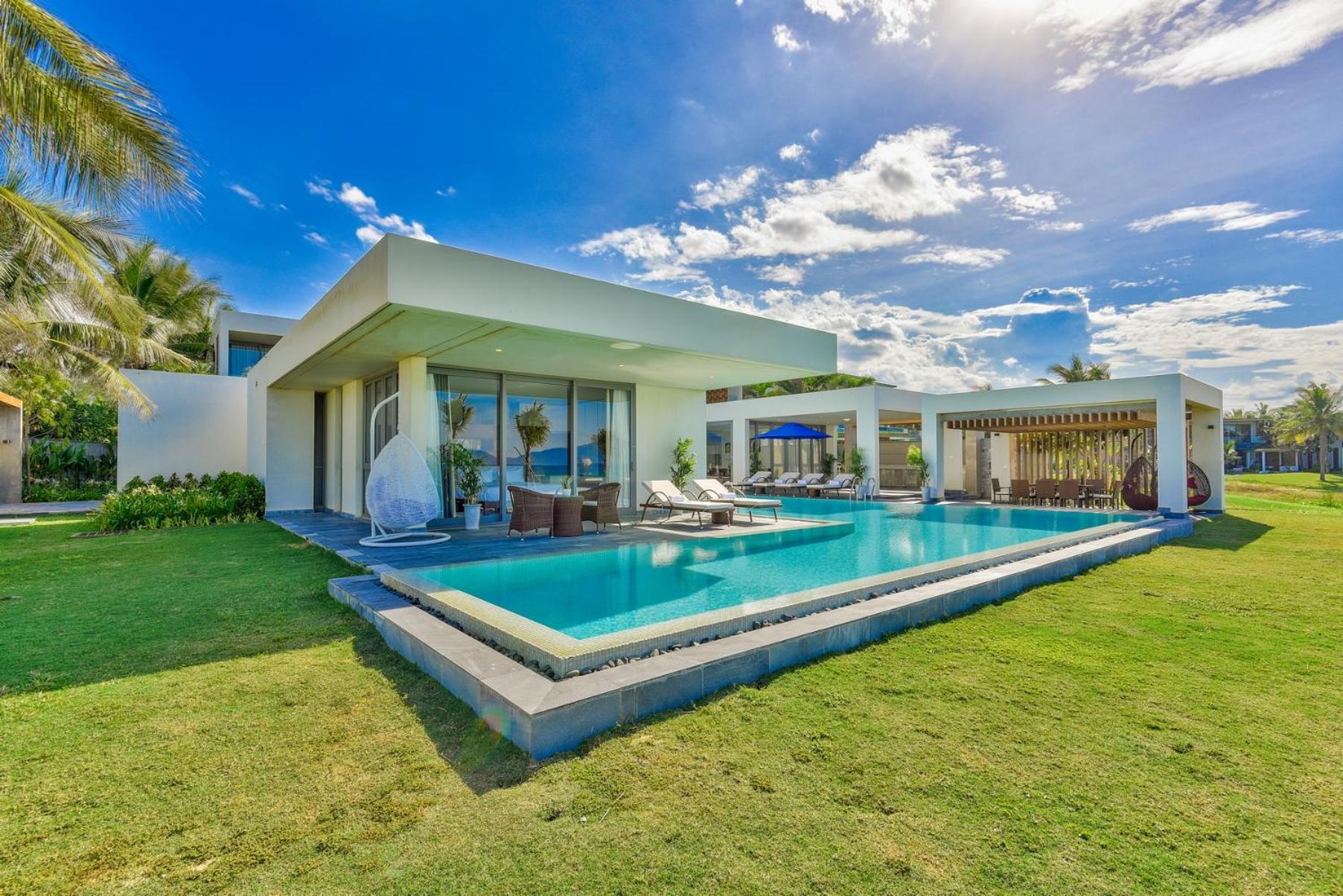 Ocean Pool Retreat In Villa Da Nang
