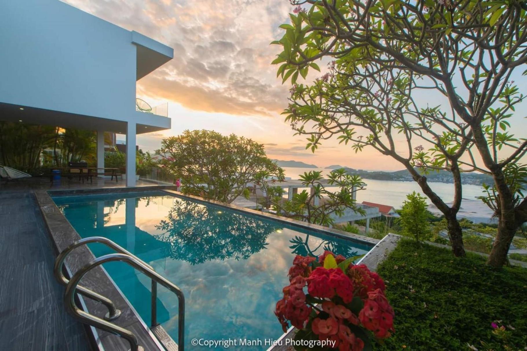 Oceanfront Luxury Anh Nguyen Biệt thự Nha Trang