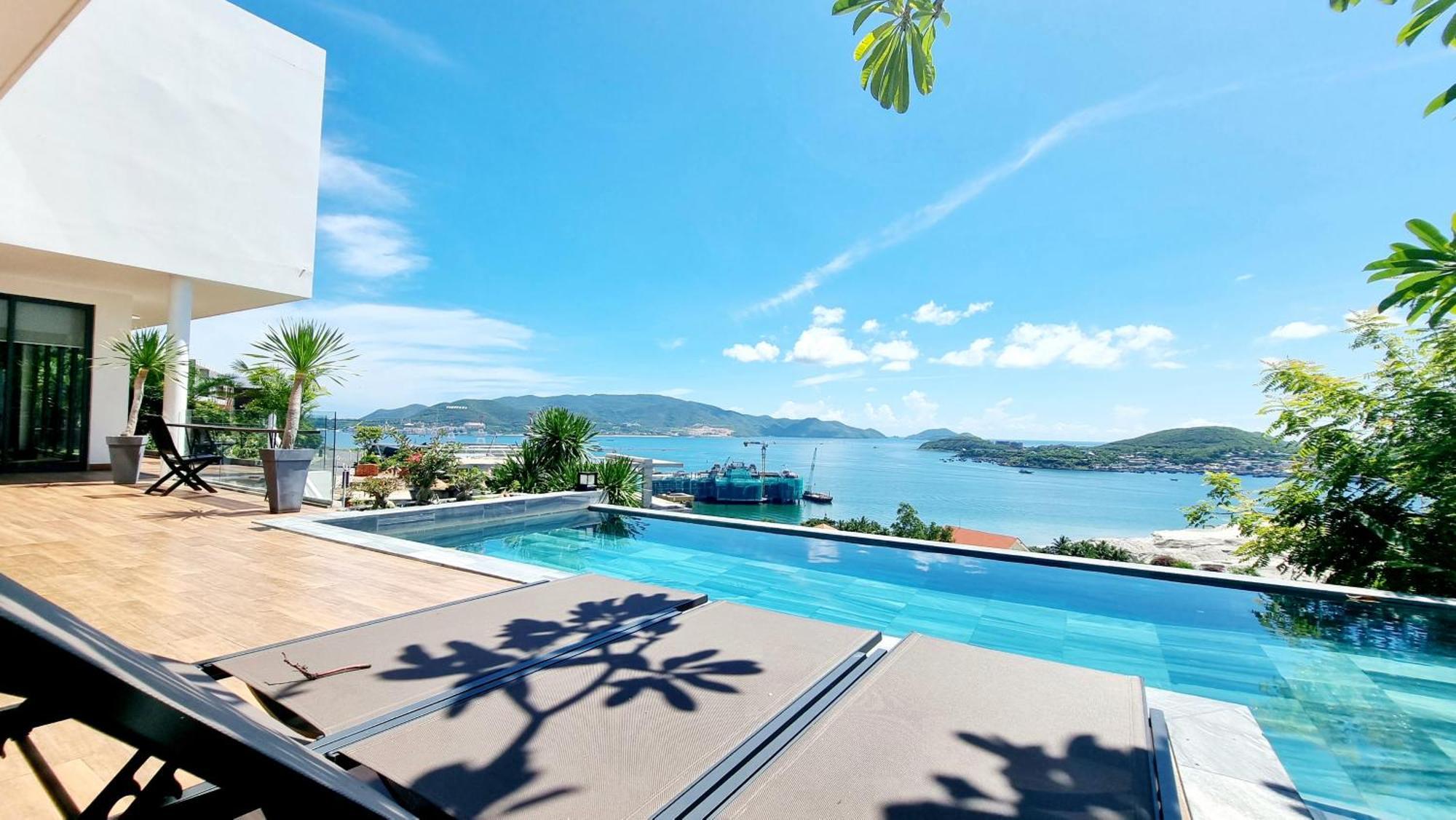 Biệt thự Oceanfront Luxury Anh Nguyen *