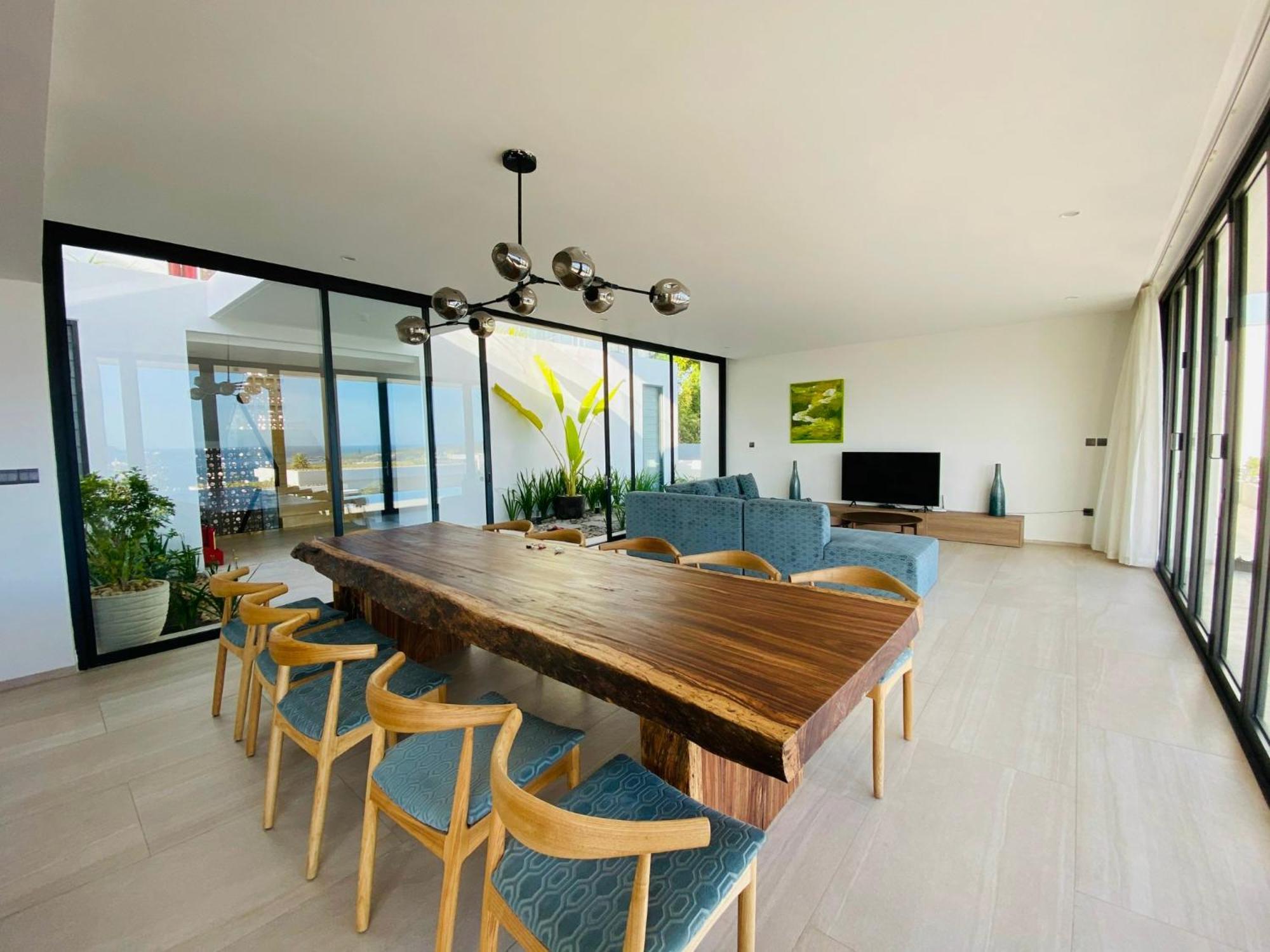 Oceanfront Luxury Anh Nguyen Biệt thự Nha Trang