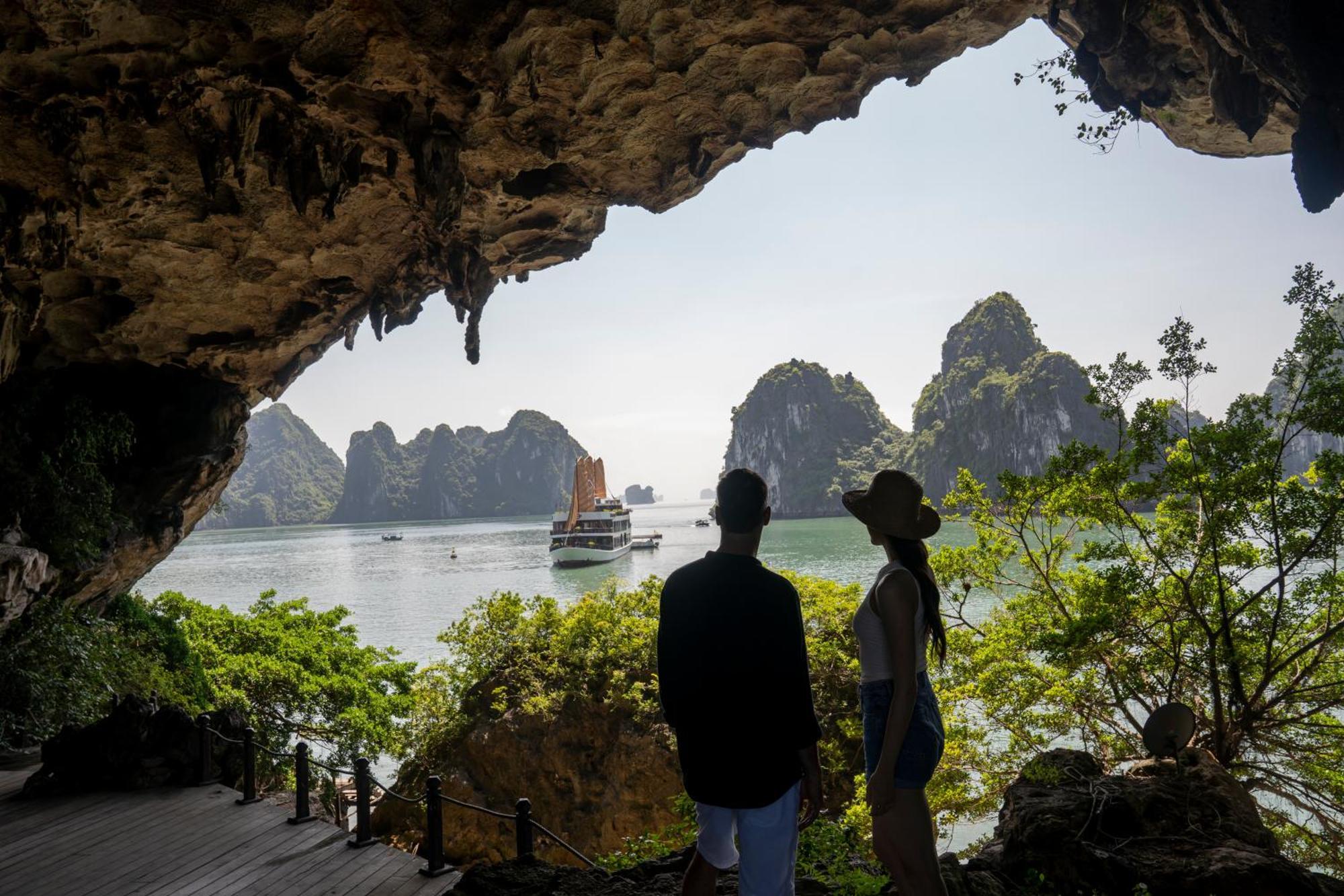 Emperor Cruises Legacy  Ha Long