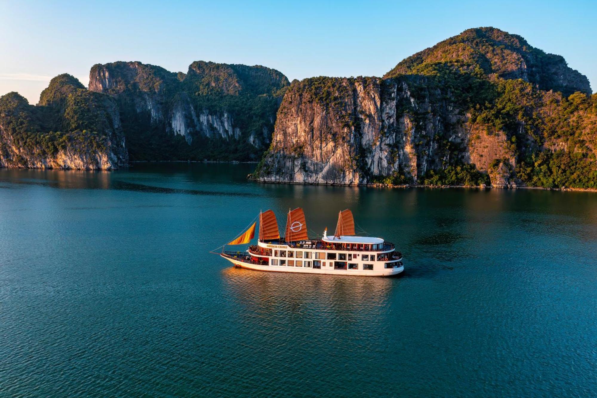  Emperor Cruises Legacy Hạ Long
