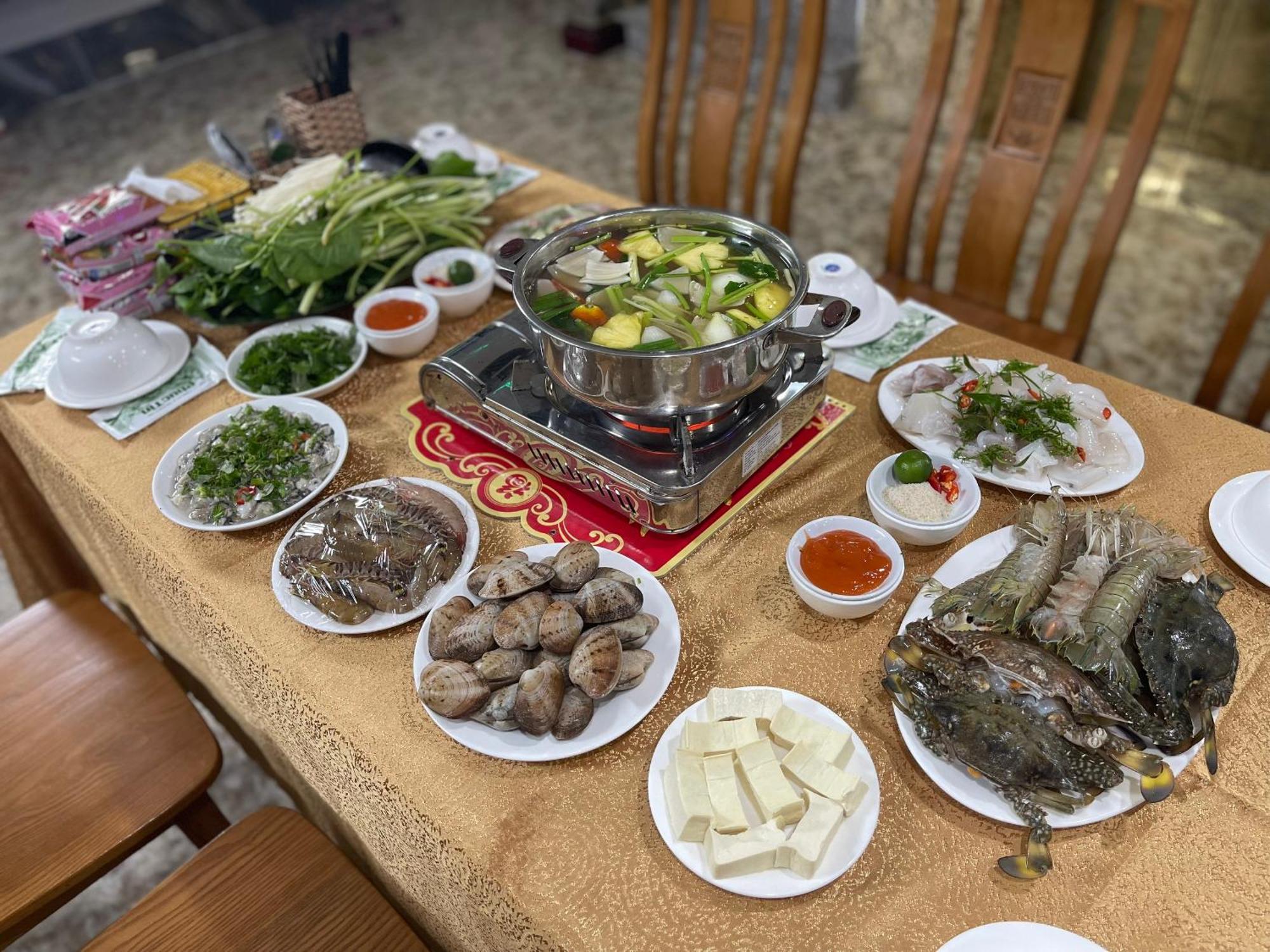Phuong Dong Hotel Dong Khe Sau
