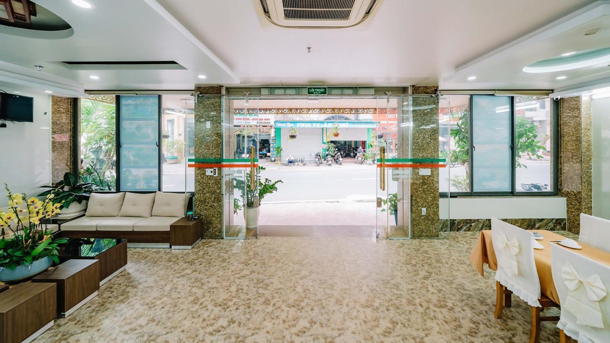 Phuong Dong Hotel