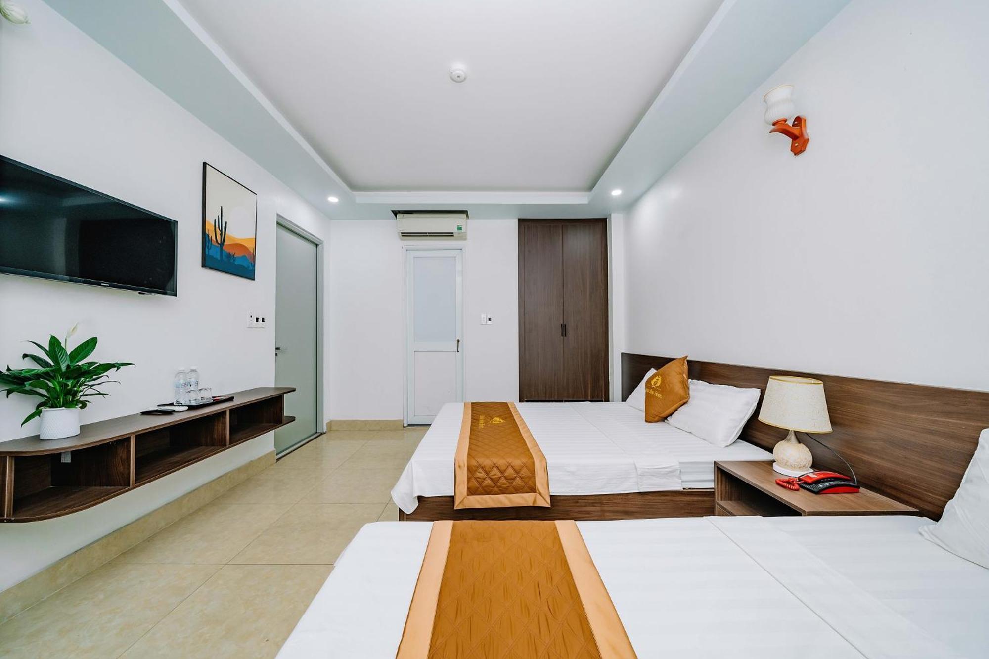 Phuong Dong Hotel