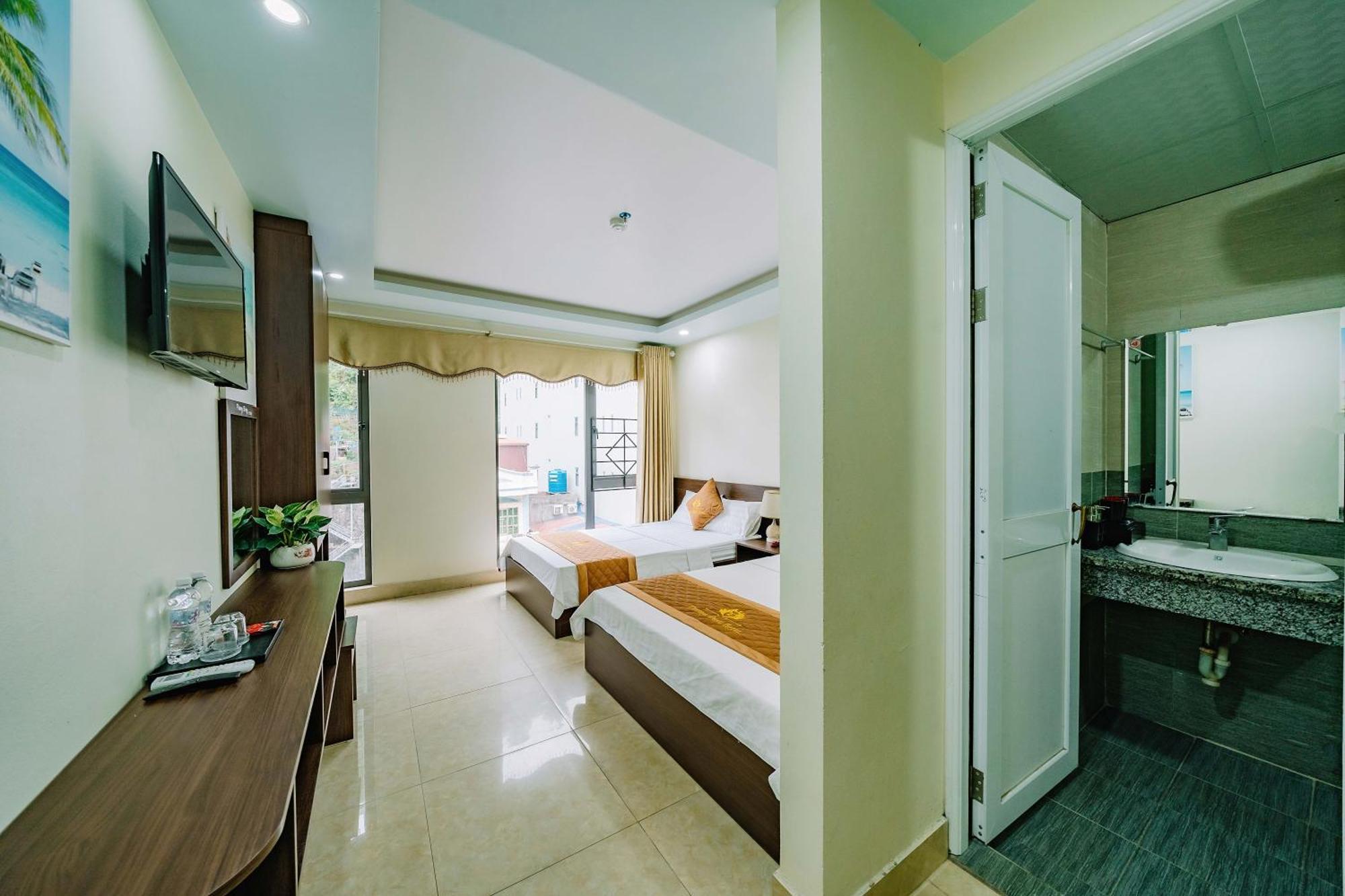 Phuong Dong Hotel 2*