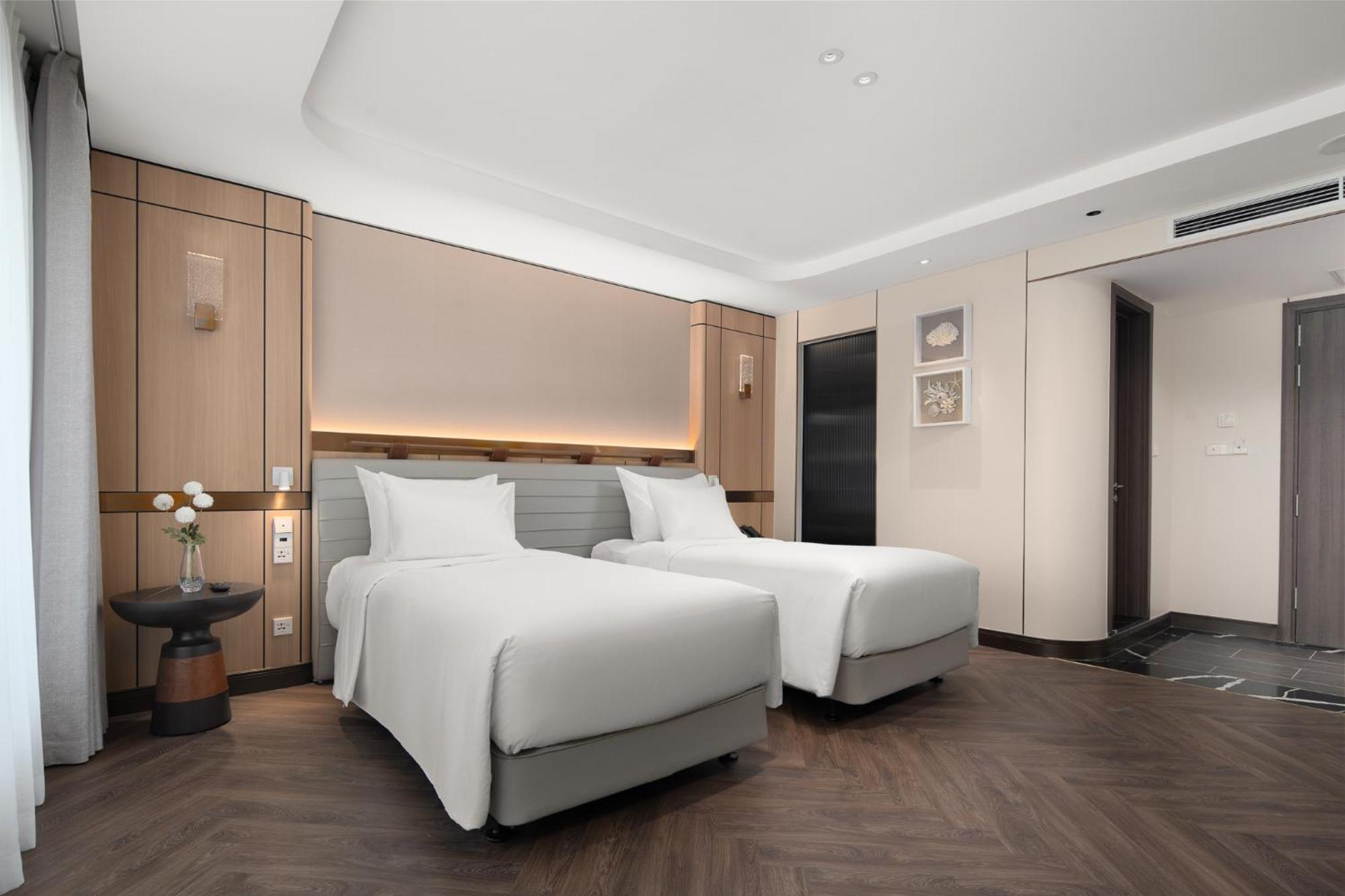 Essence Grand Halong Bay Cruise Ha Long